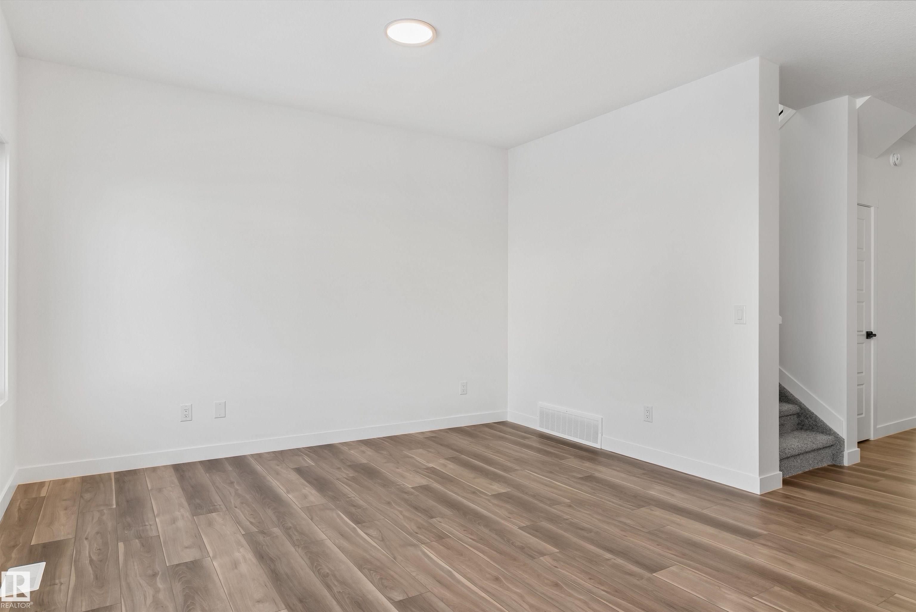 https://zimg.paragon.ice.com/ParagonImages/Property/PM/RAE/225385497/12/0/0/c711280cdc55c94b52176baa905b50e4/1/766d53664af243e522b48a344698173e/225385497-dff8f964-d79f-4a9e-ba1e-dc8c972c0f9f.JPG