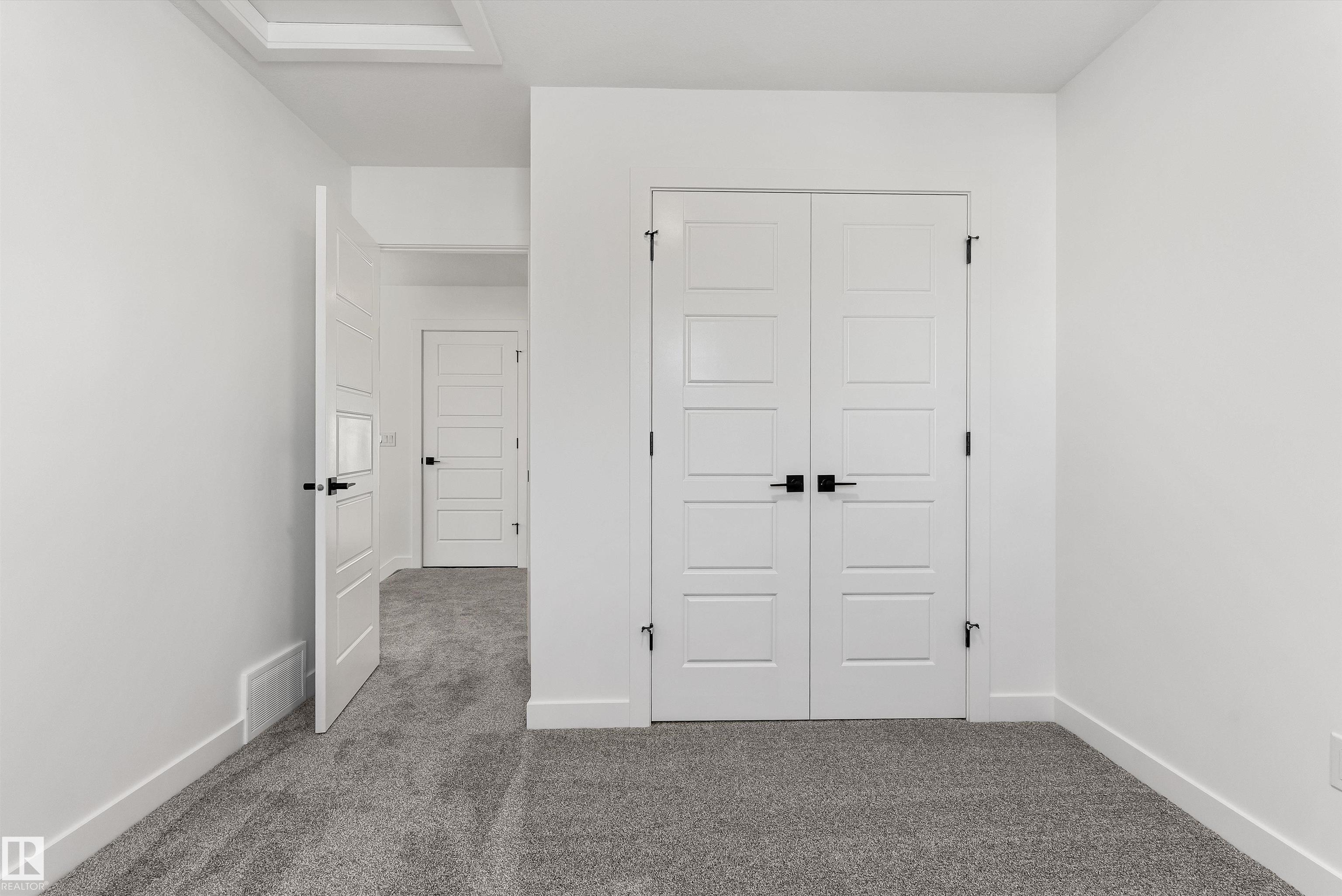 https://zimg.paragon.ice.com/ParagonImages/Property/PM/RAE/225385497/19/0/0/fc48b98abf76817b3c29a7705c0cb475/1/766d53664af243e522b48a344698173e/225385497-b76248c5-83df-446d-a8f9-b55e6b185385.JPG