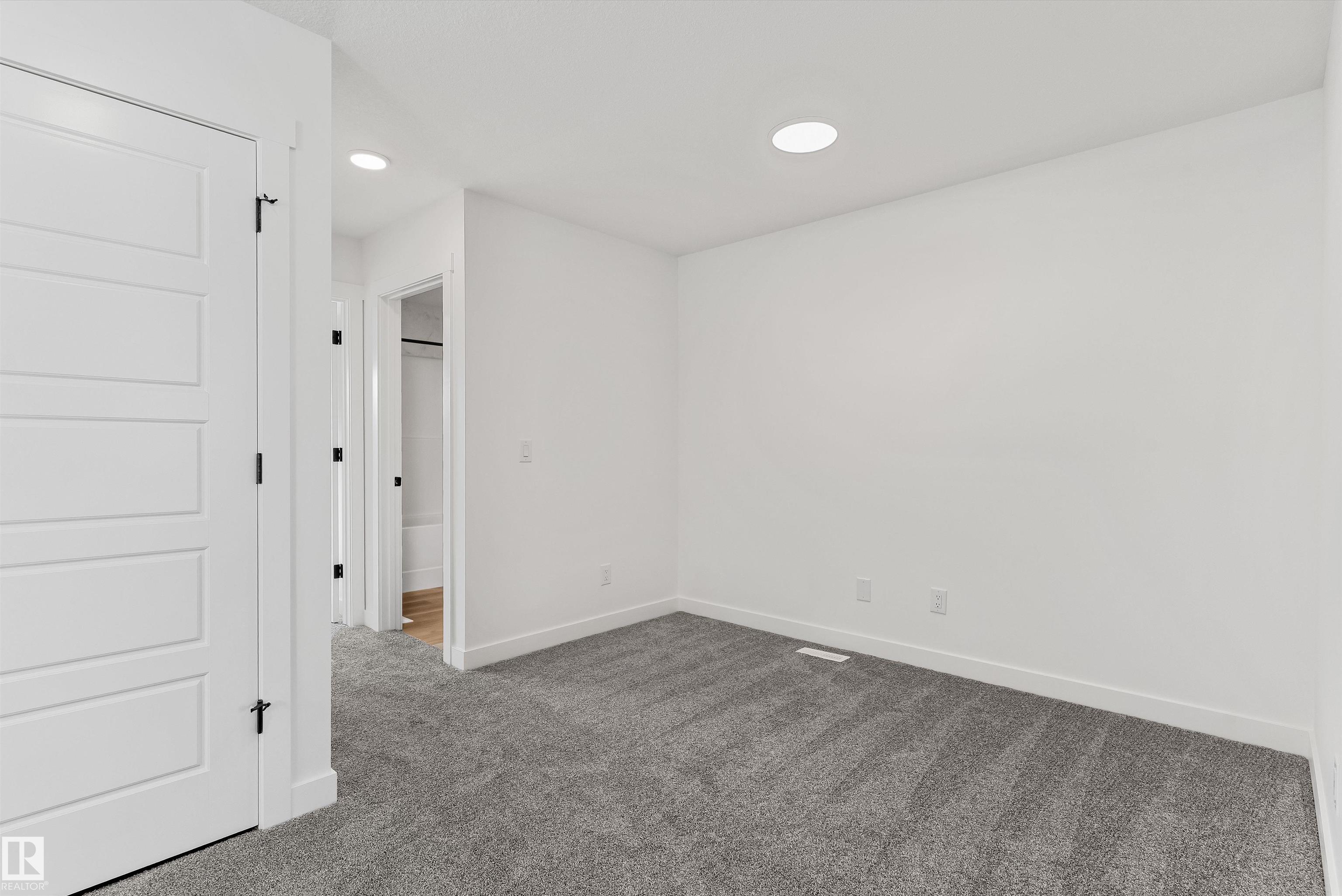 https://zimg.paragon.ice.com/ParagonImages/Property/PM/RAE/225385497/22/0/0/daa7f87e6e1da670548b407b684c74ff/1/766d53664af243e522b48a344698173e/225385497-4b4ac465-ab1d-4cdc-9b64-544f6766b531.JPG