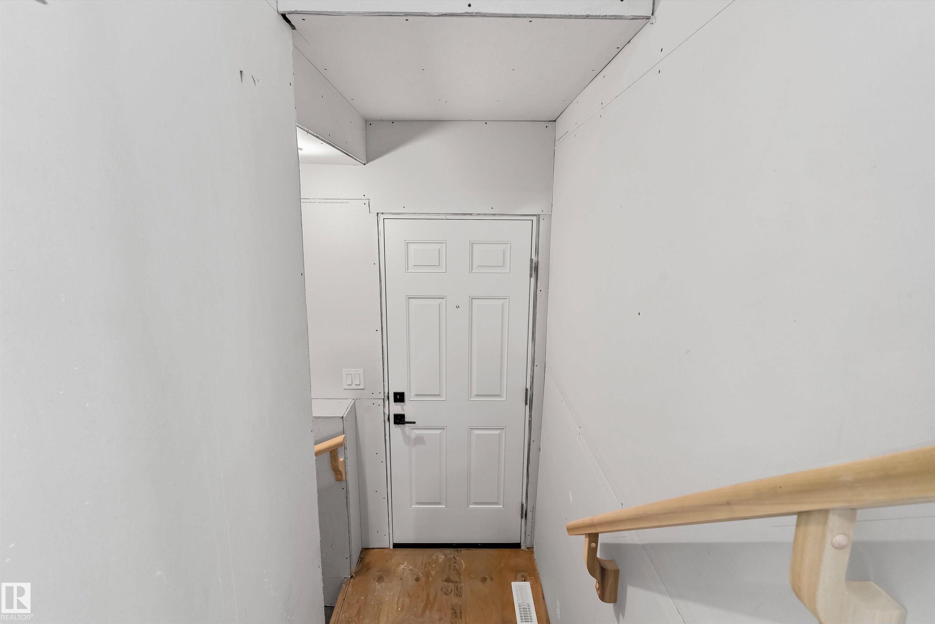 https://zimg.paragon.ice.com/ParagonImages/Property/PM/RAE/225385497/29/0/0/a36b7f8017c60be952f2d927401ad537/1/766d53664af243e522b48a344698173e/225385497-d74d2c37-1c6d-4771-9394-13d88cd4cbd5.JPG
