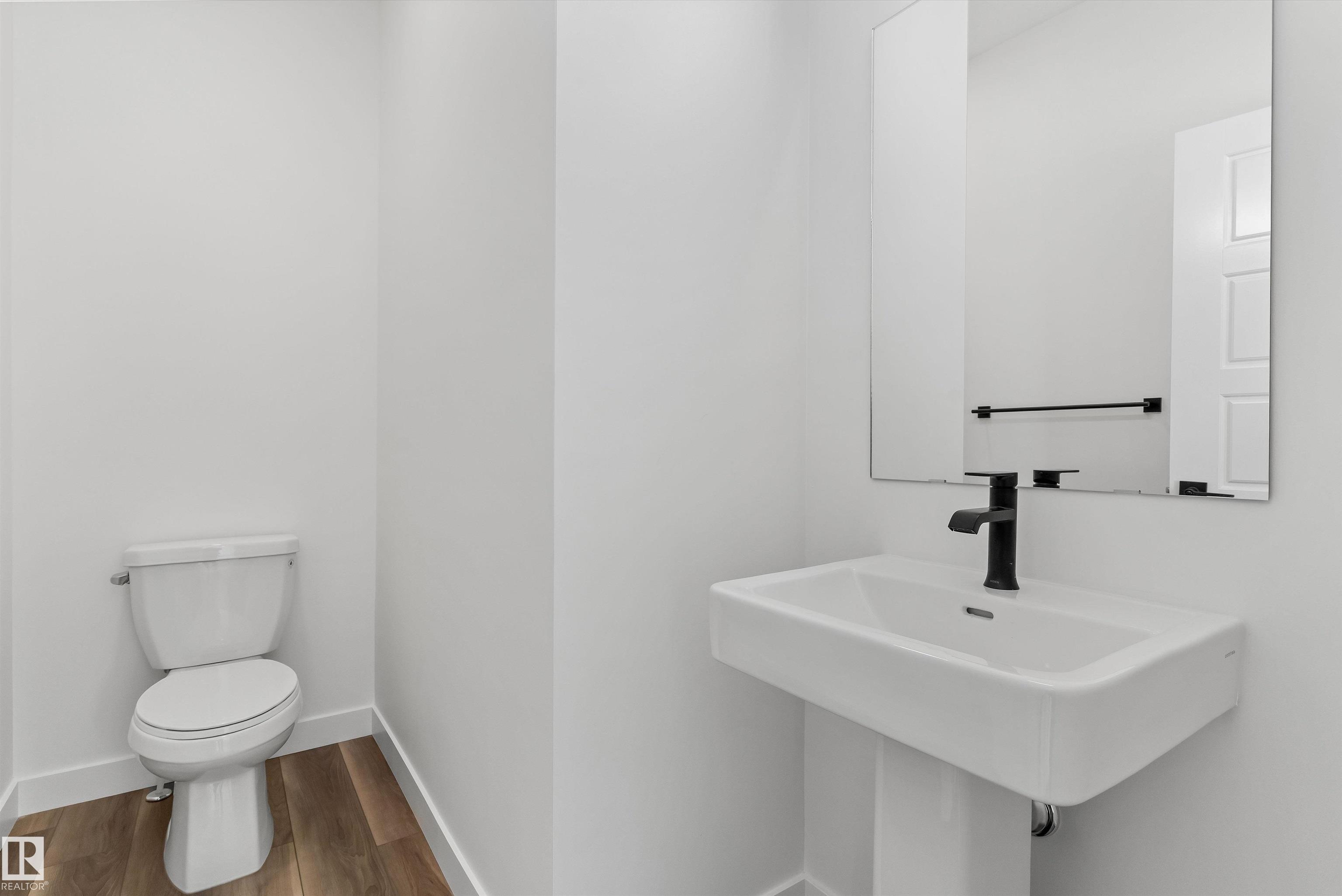 Picture for 920 18 AV NW