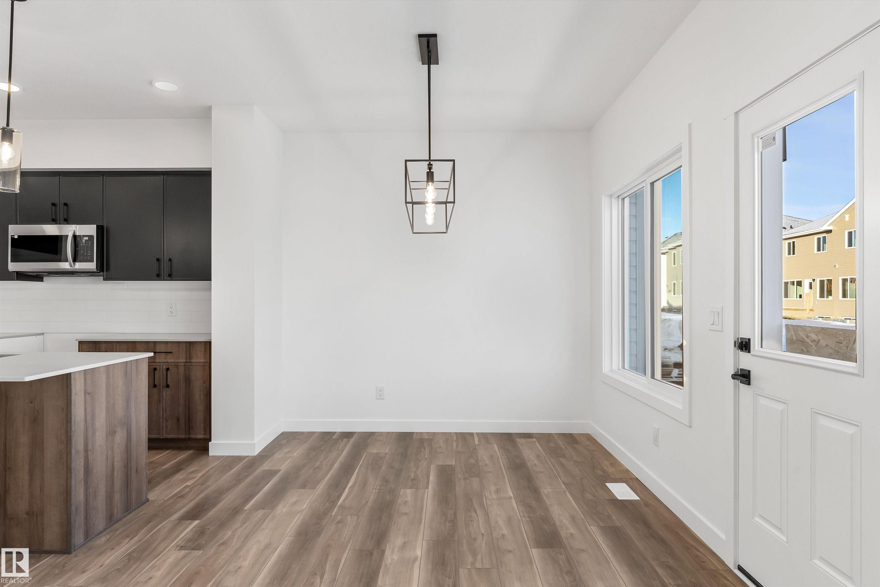 https://zimg.paragon.ice.com/ParagonImages/Property/PM/RAE/225385497/8/0/0/2ac3f12986b2802c3f6b77e1a212f269/1/766d53664af243e522b48a344698173e/225385497-e419a62c-cbb9-4a5e-bca4-68fe6e1f4fd1.JPG