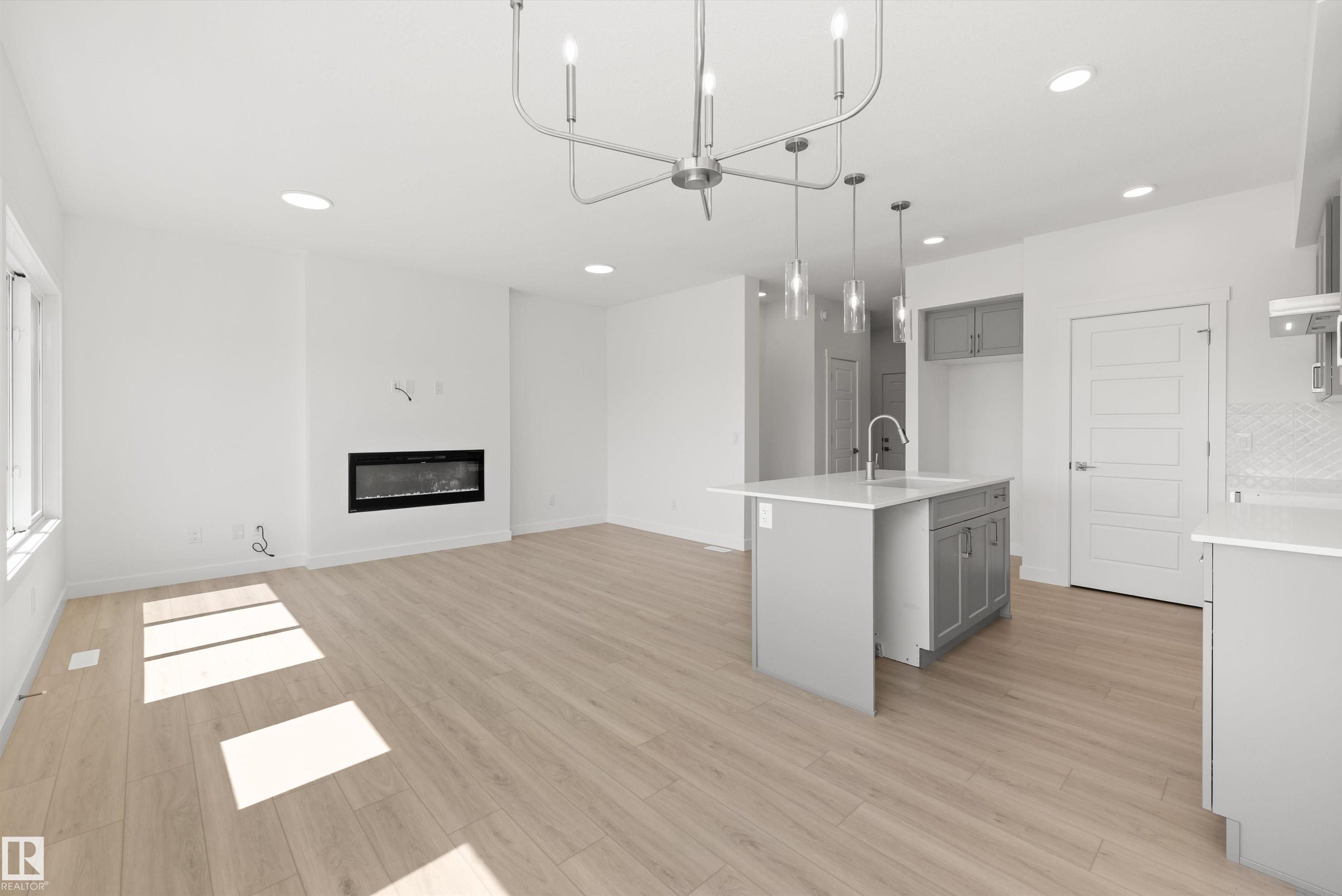 https://zimg.paragon.ice.com/ParagonImages/Property/PM/RAE/225385503/14/0/0/337f0b97f9563c55eb4e469a547ee262/1/95a1d42ba43d1144dd96234735ffb901/225385503-5a3fa215-b78e-4882-ac71-2604f3b5f9f0.JPG
