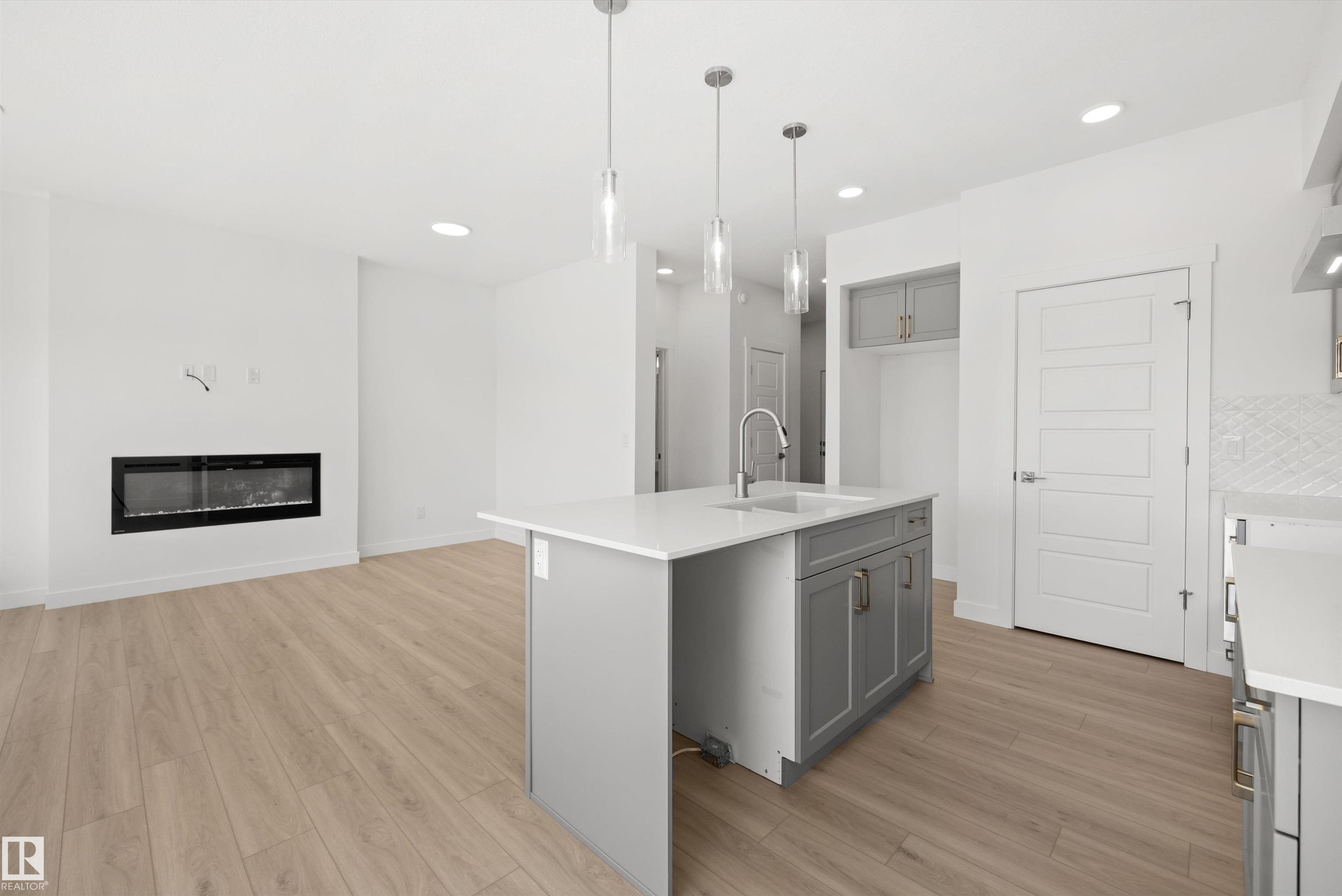 https://zimg.paragon.ice.com/ParagonImages/Property/PM/RAE/225385503/18/0/0/e70b89ee9b53f02708f15b9b0c18dbc3/1/95a1d42ba43d1144dd96234735ffb901/225385503-85a03ca3-b0bf-462d-813c-04ee95a80741.JPG