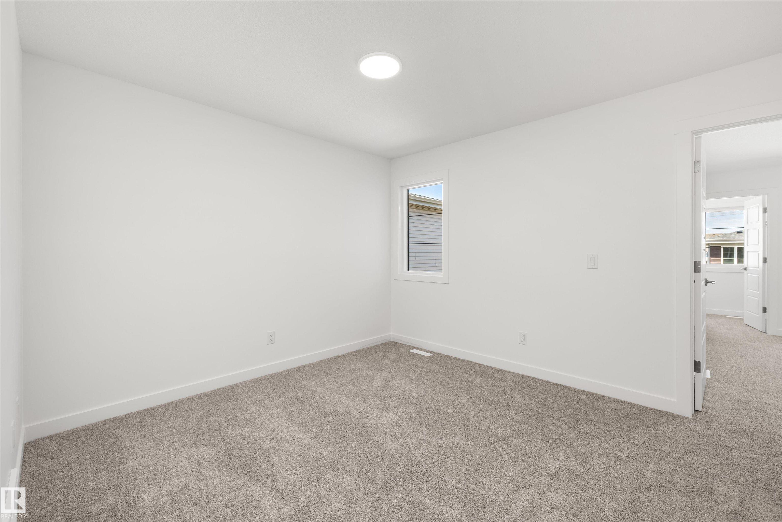 https://zimg.paragon.ice.com/ParagonImages/Property/PM/RAE/225385503/23/0/0/74a9fe0d90277de51809b0a6e13f40af/1/95a1d42ba43d1144dd96234735ffb901/225385503-01e2ef58-2f1e-4596-9146-af616f89efde.JPG