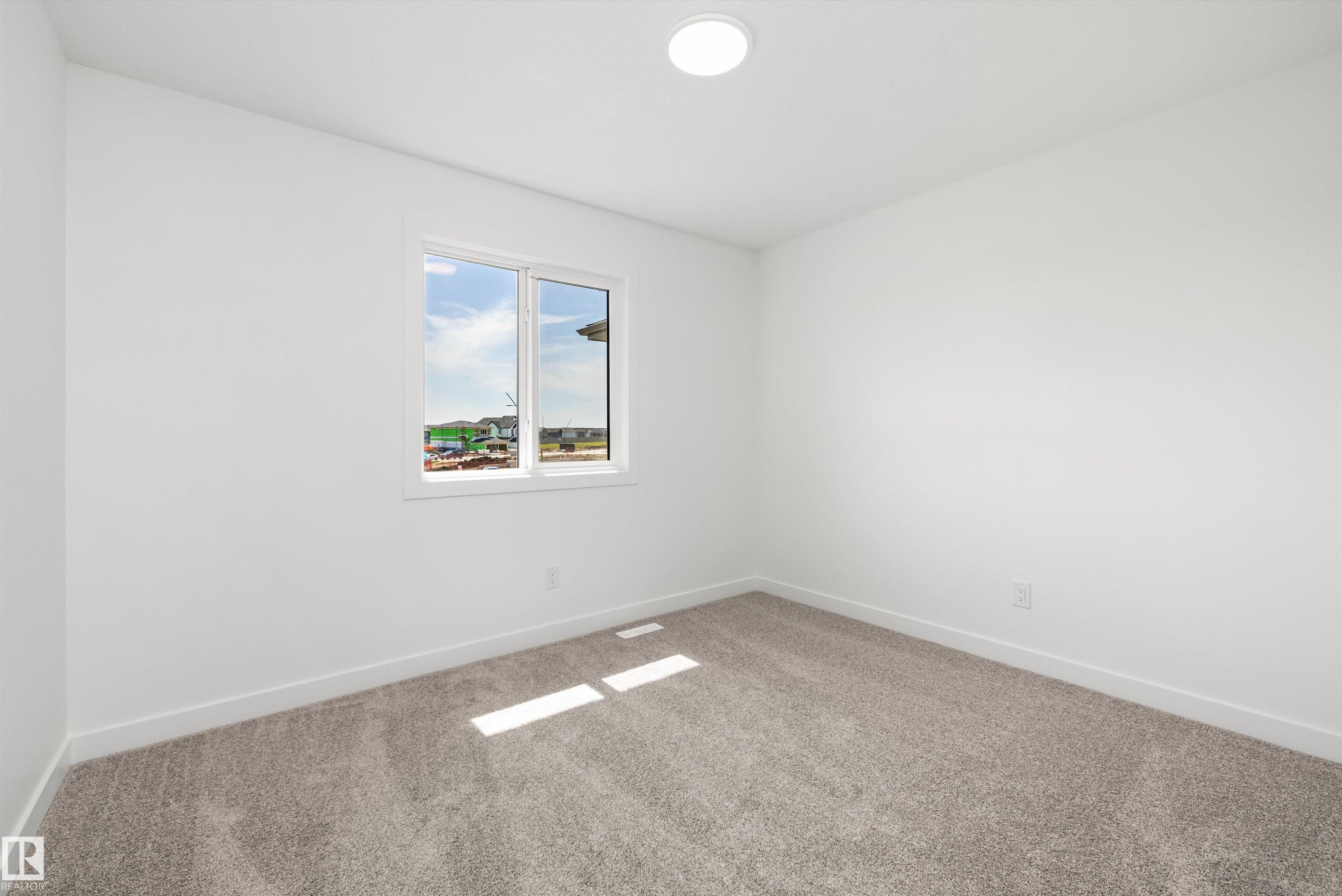 https://zimg.paragon.ice.com/ParagonImages/Property/PM/RAE/225385503/27/0/0/3d2e71aaf6166399ad74675004a5934c/1/95a1d42ba43d1144dd96234735ffb901/225385503-2cfd2a44-ccea-4648-bca8-8178774305d8.JPG