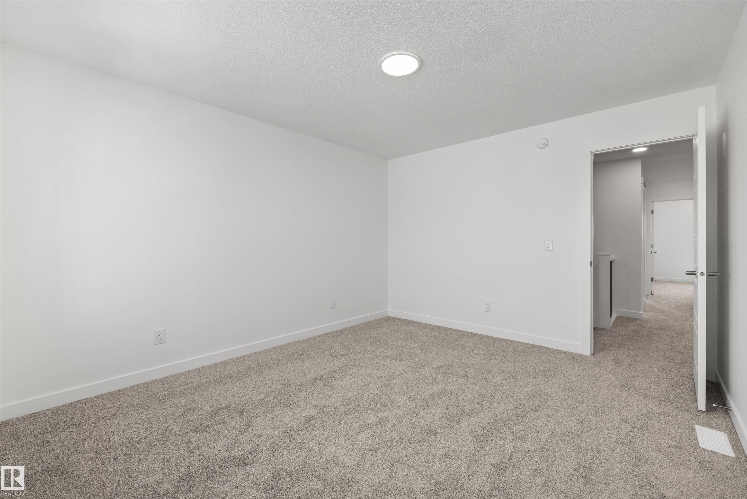 https://zimg.paragon.ice.com/ParagonImages/Property/PM/RAE/225385503/34/0/0/49f1911cde5fae3af65aaf6cdb28601c/1/95a1d42ba43d1144dd96234735ffb901/225385503-f13f0aaa-a1ae-48b6-aeac-462cd460afd3.JPG