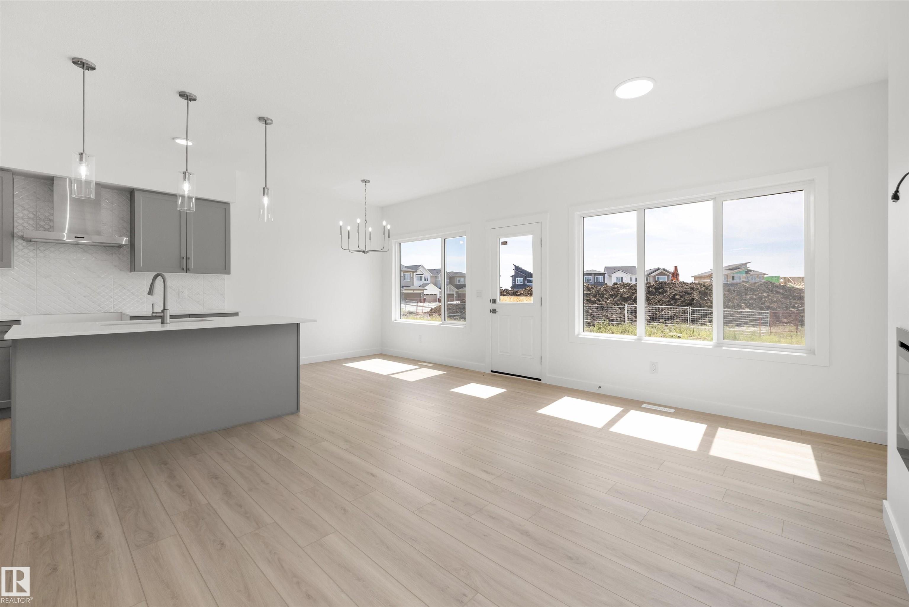 https://zimg.paragon.ice.com/ParagonImages/Property/PM/RAE/225385503/6/0/0/a5198d351fe5f9df219b9d291399a464/1/95a1d42ba43d1144dd96234735ffb901/225385503-c922a9c2-528e-4c12-94c1-5592bed8b172.JPG