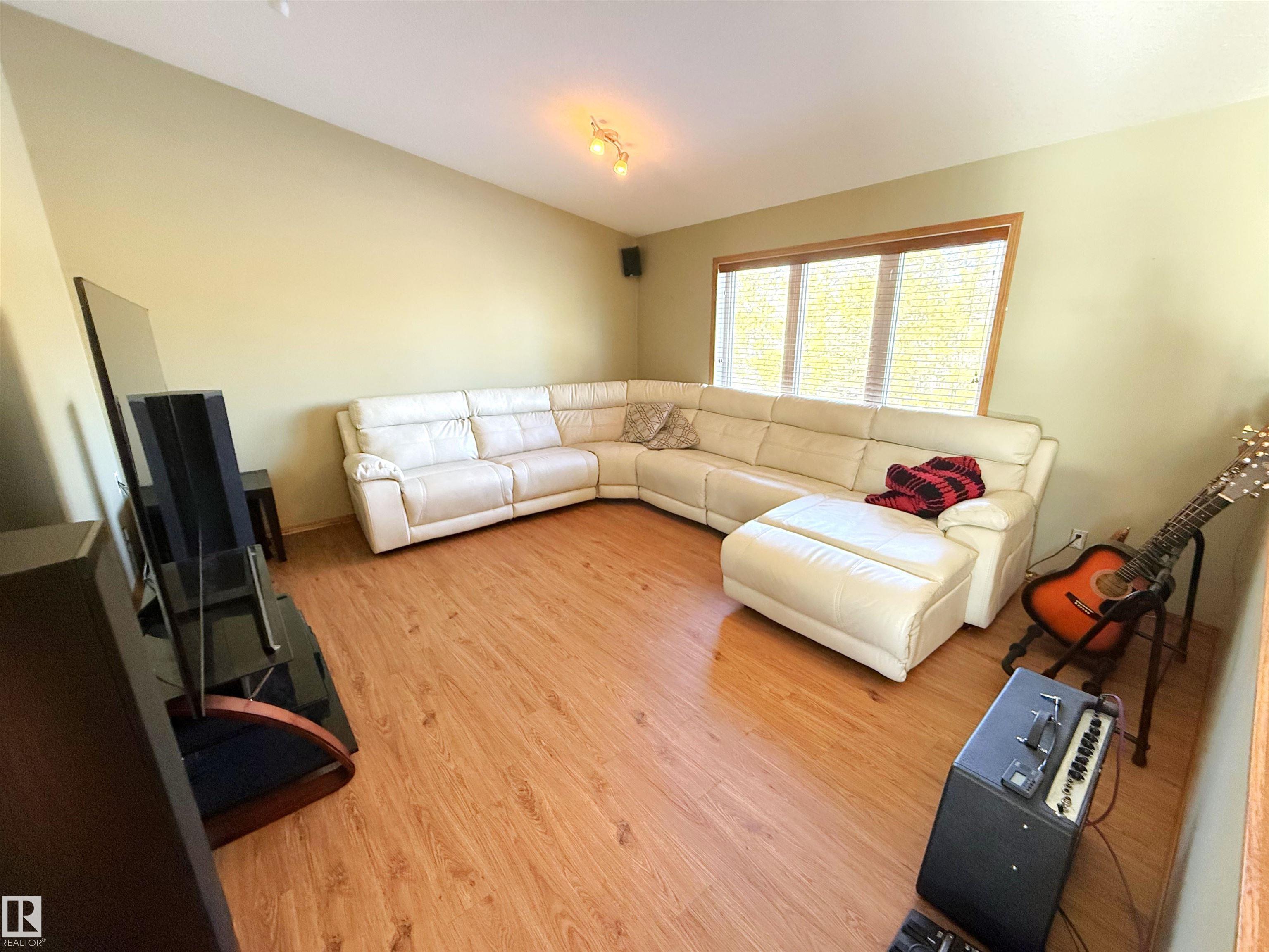 Photo 8 at 28 - 52327 Rge Road 20, Hillview Estates, Rural Parkland County