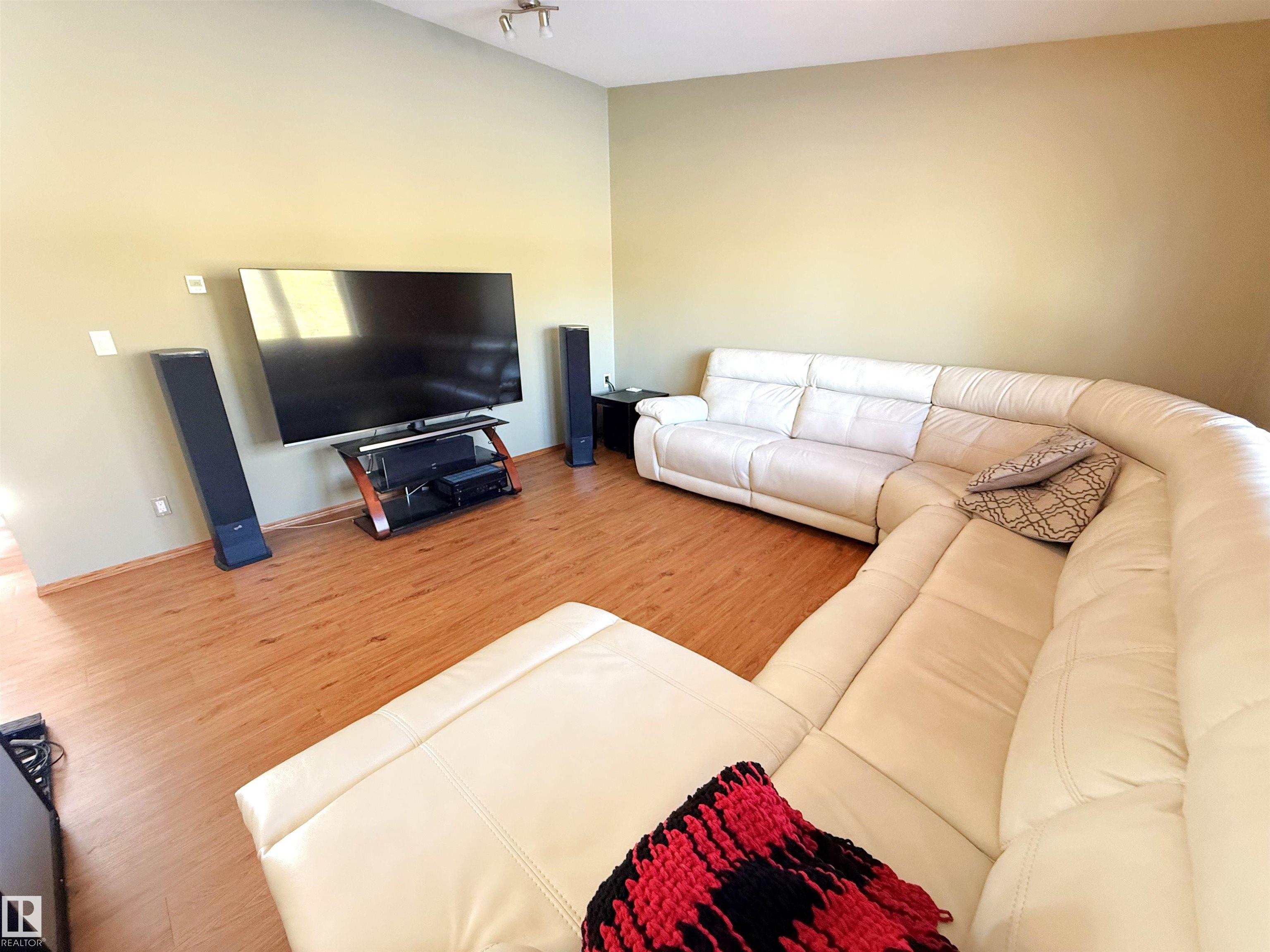 Photo 9 at 28 - 52327 Rge Road 20, Hillview Estates, Rural Parkland County