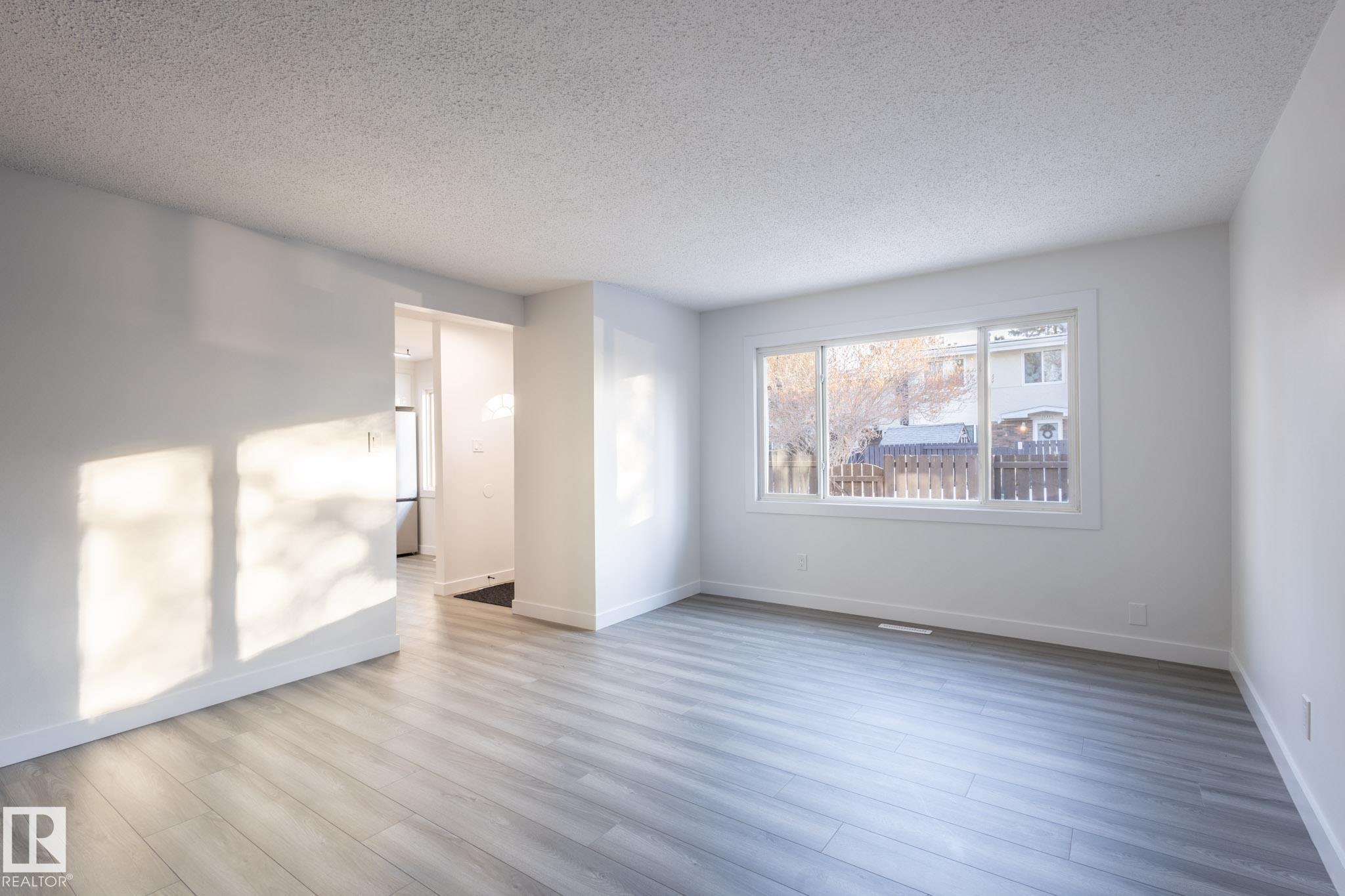 Photo 7 at 130 Roseland Village NW, Northmount, Edmonton