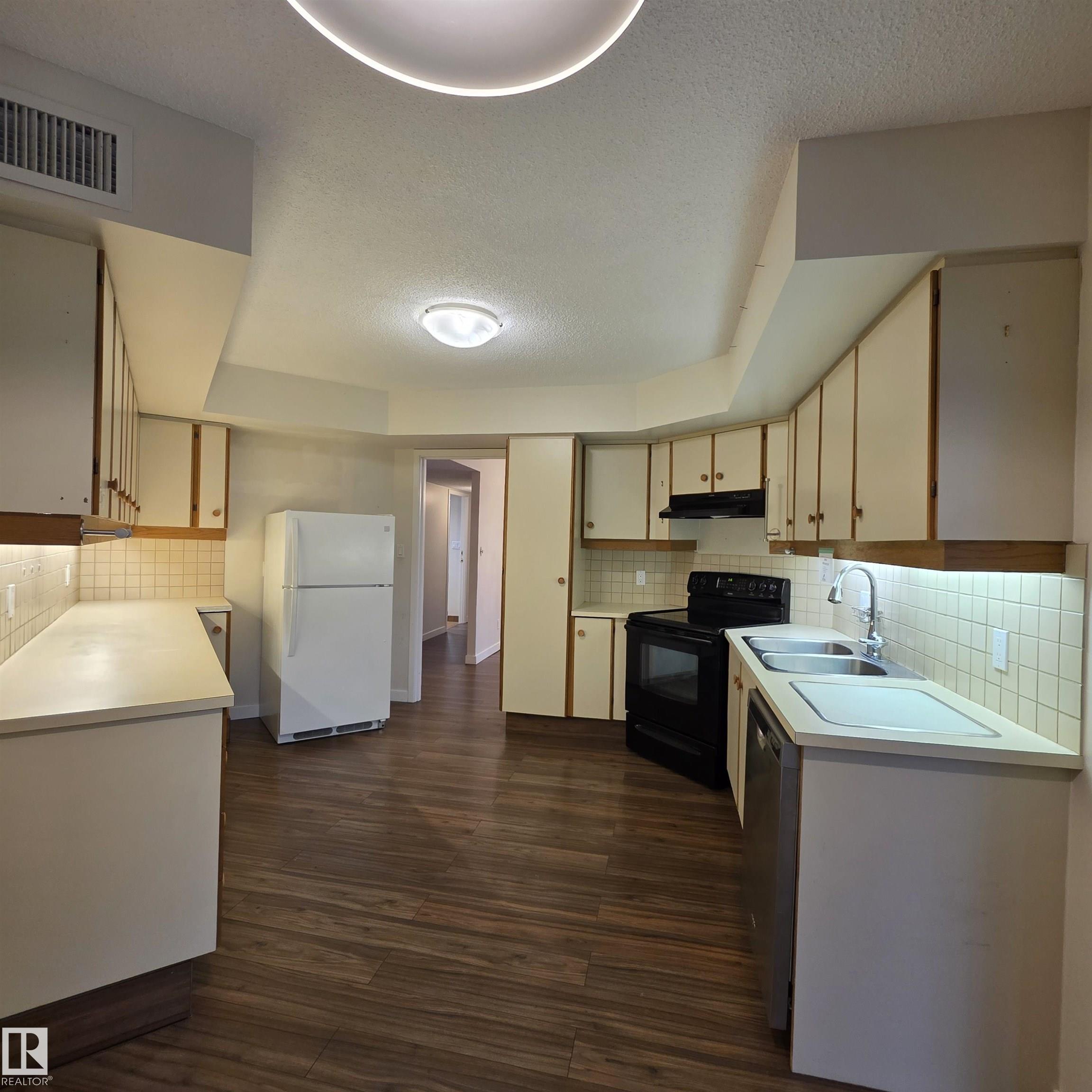 Photo 25 at 2C - 10050 118 Street NW, Wîhkwêntôwin, Edmonton