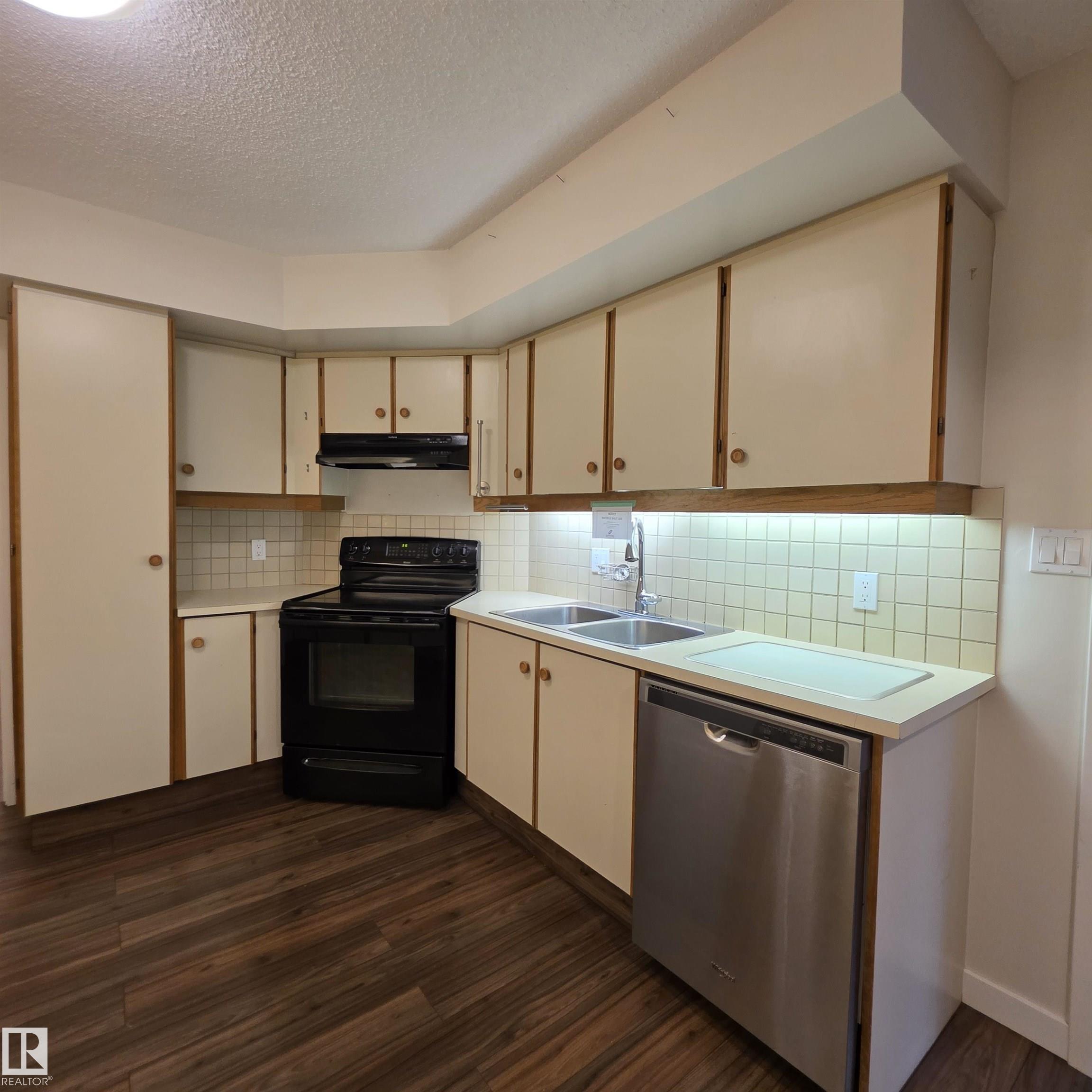 Photo 26 at 2C - 10050 118 Street NW, Wîhkwêntôwin, Edmonton