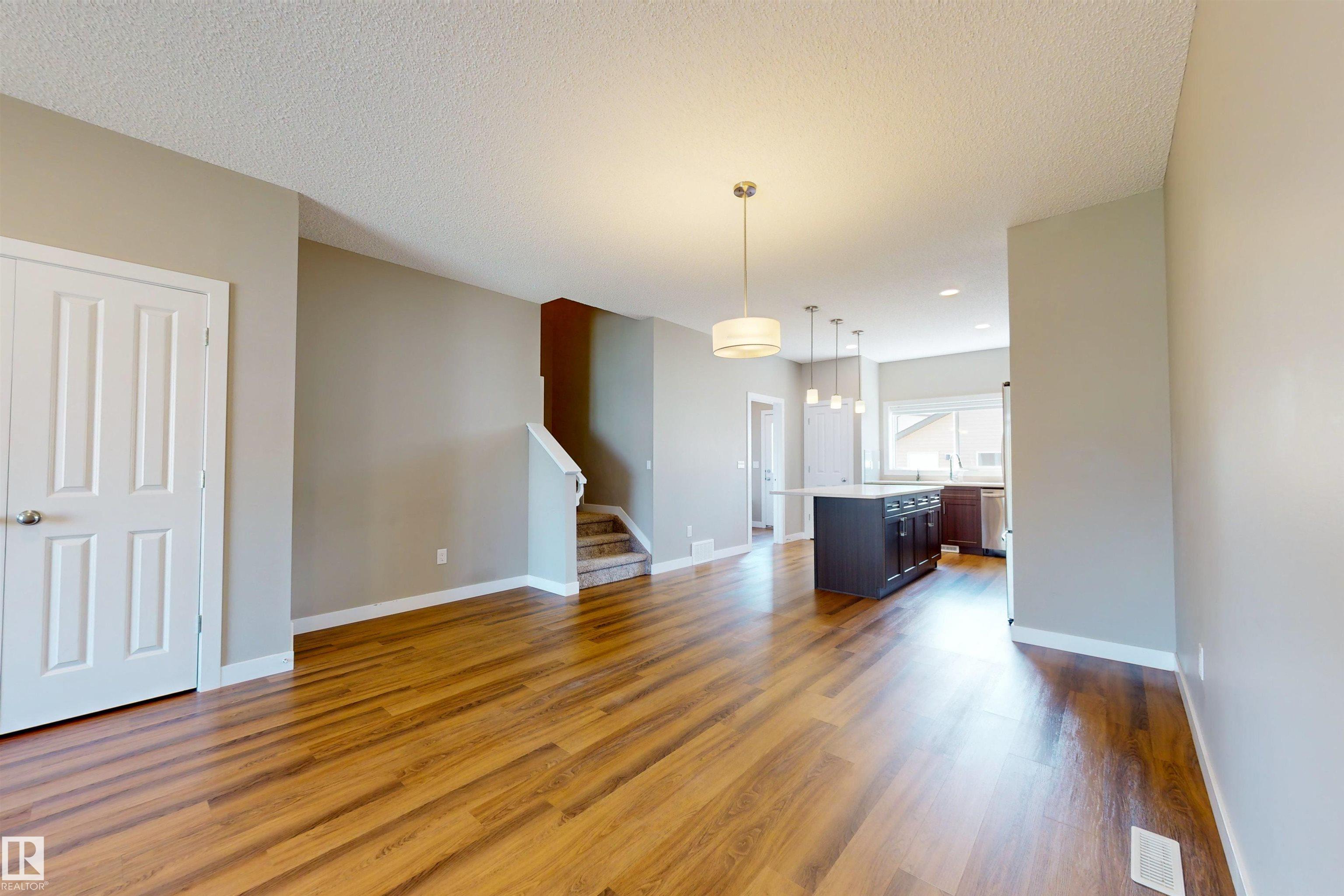 Photo 11 at 3704 2 Street NW, Maple Crest, Edmonton