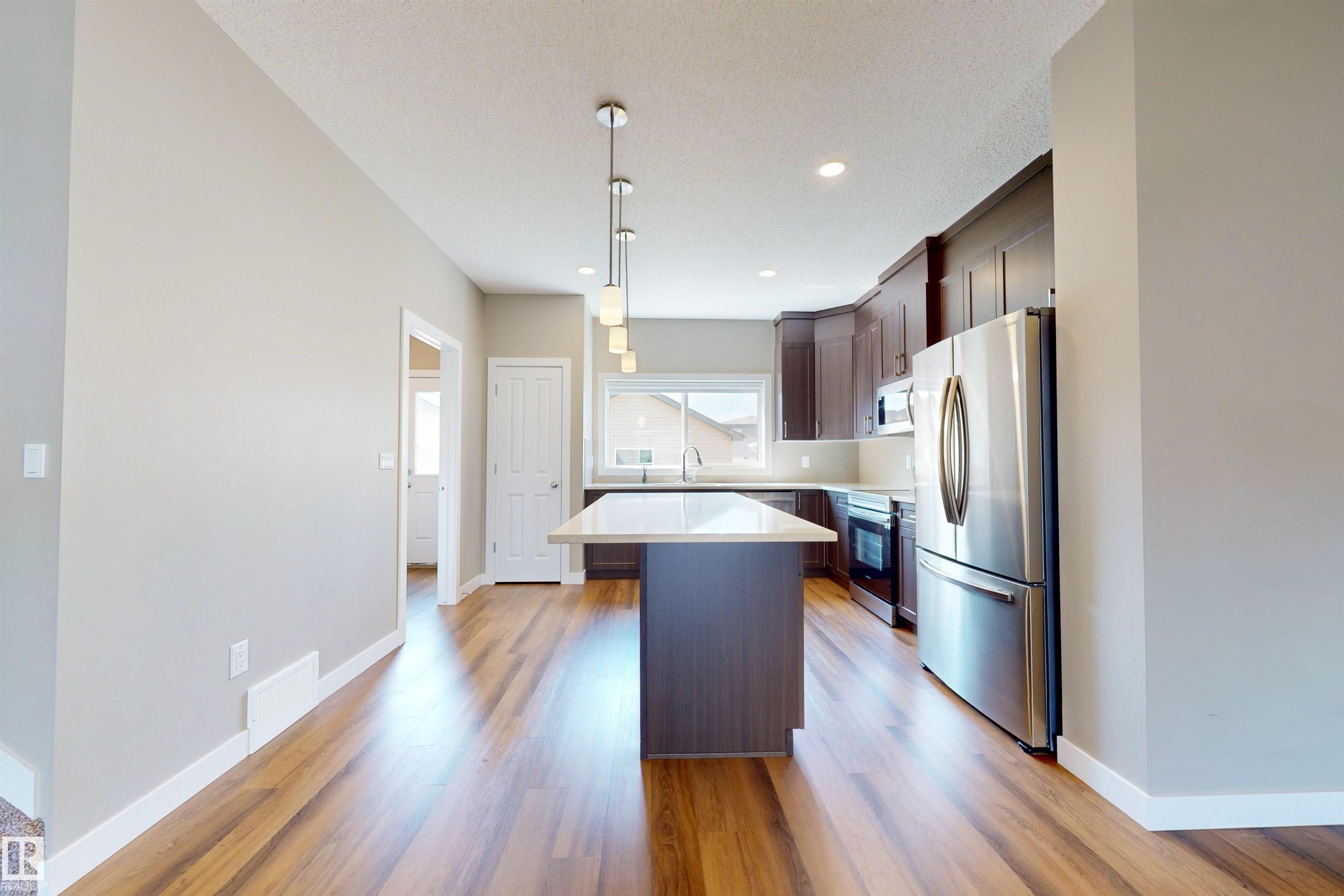 Photo 12 at 3704 2 Street NW, Maple Crest, Edmonton