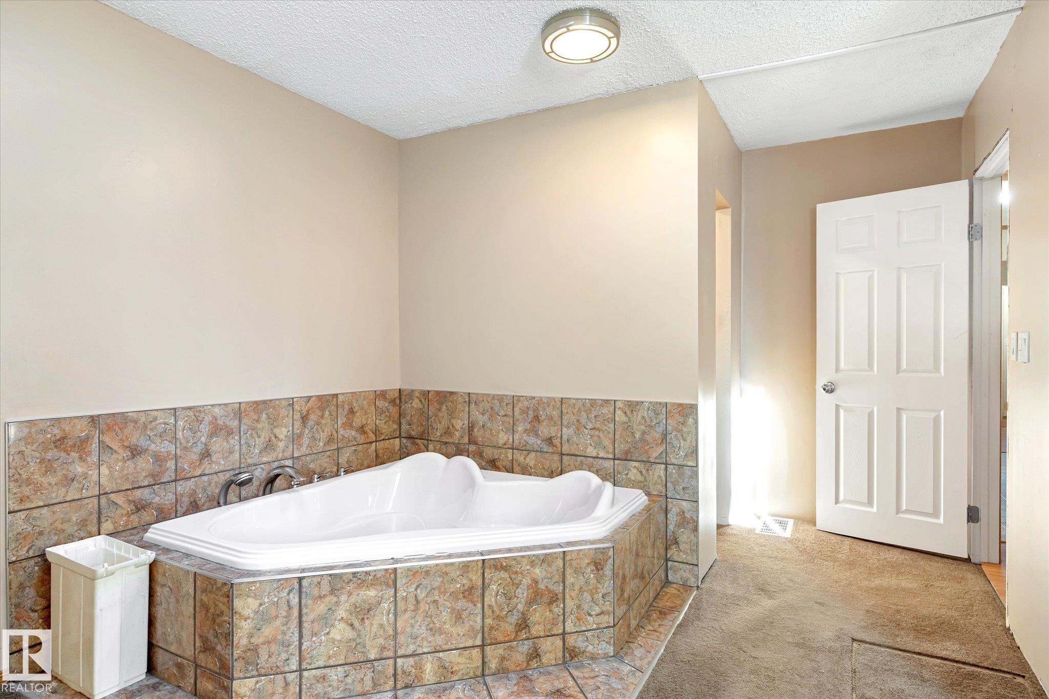 Photo 9 at 12232 135 Street NW, Dovercourt, Edmonton