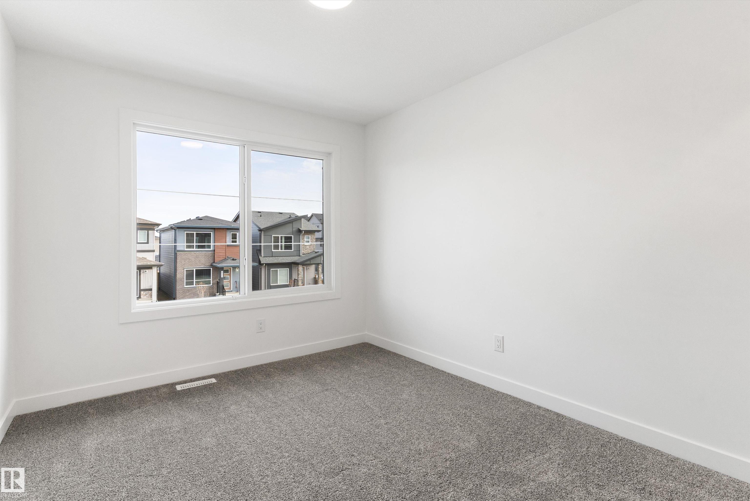 https://zimg.paragon.ice.com/ParagonImages/Property/PM/RAE/225385594/20/0/0/c8b9afe0437d4f9f9864700de8ae7b64/1/c63c9441fcbc69058f6b830ccebdbcda/225385594-1aa5ec16-6b9c-44fe-8753-4781bfa185df.JPG