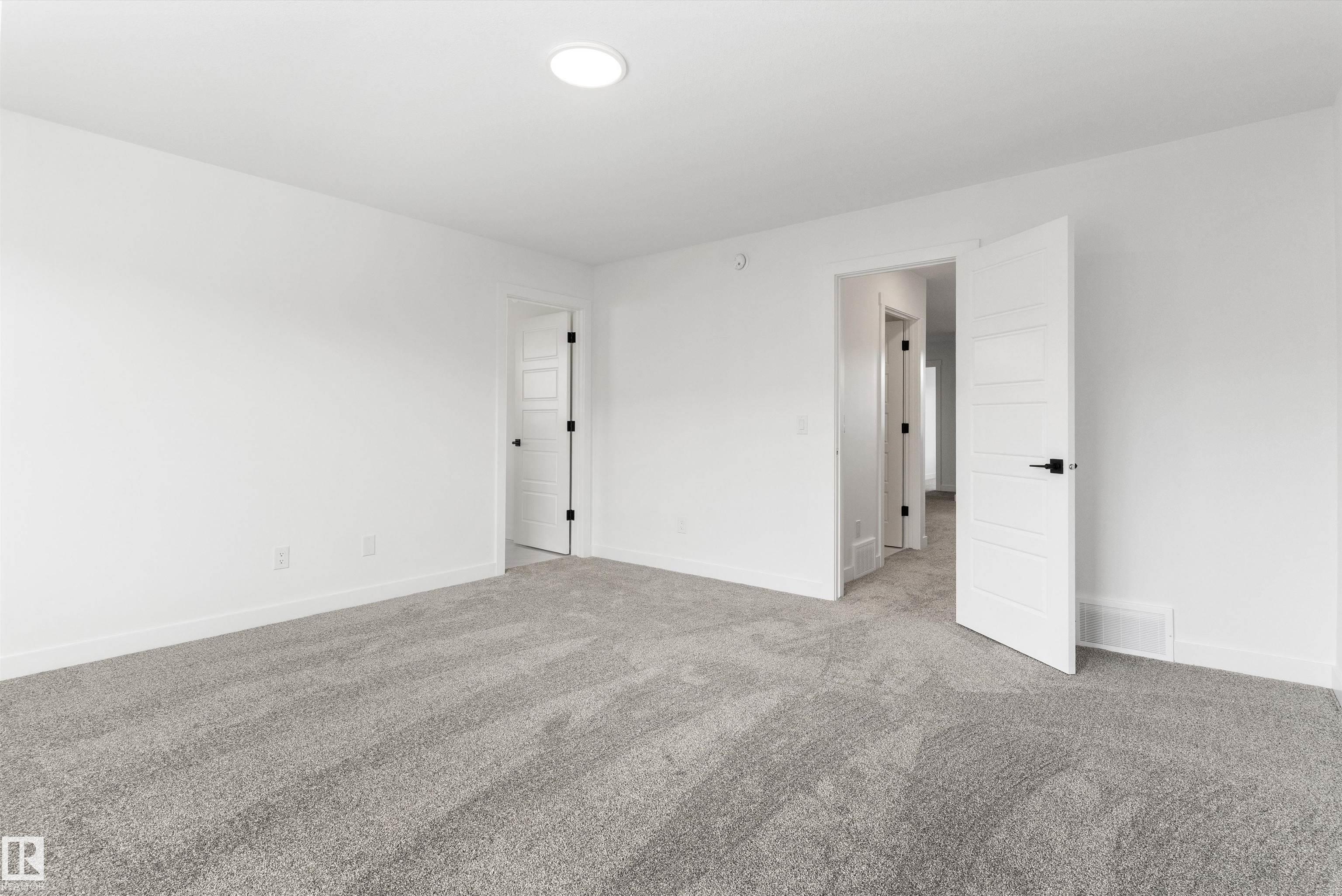 https://zimg.paragon.ice.com/ParagonImages/Property/PM/RAE/225385594/30/0/0/db5ead5d4dcba943017b62f2491fa8b9/1/c63c9441fcbc69058f6b830ccebdbcda/225385594-eecdc573-9a19-4ff2-abaa-8e3d9945744f.JPG