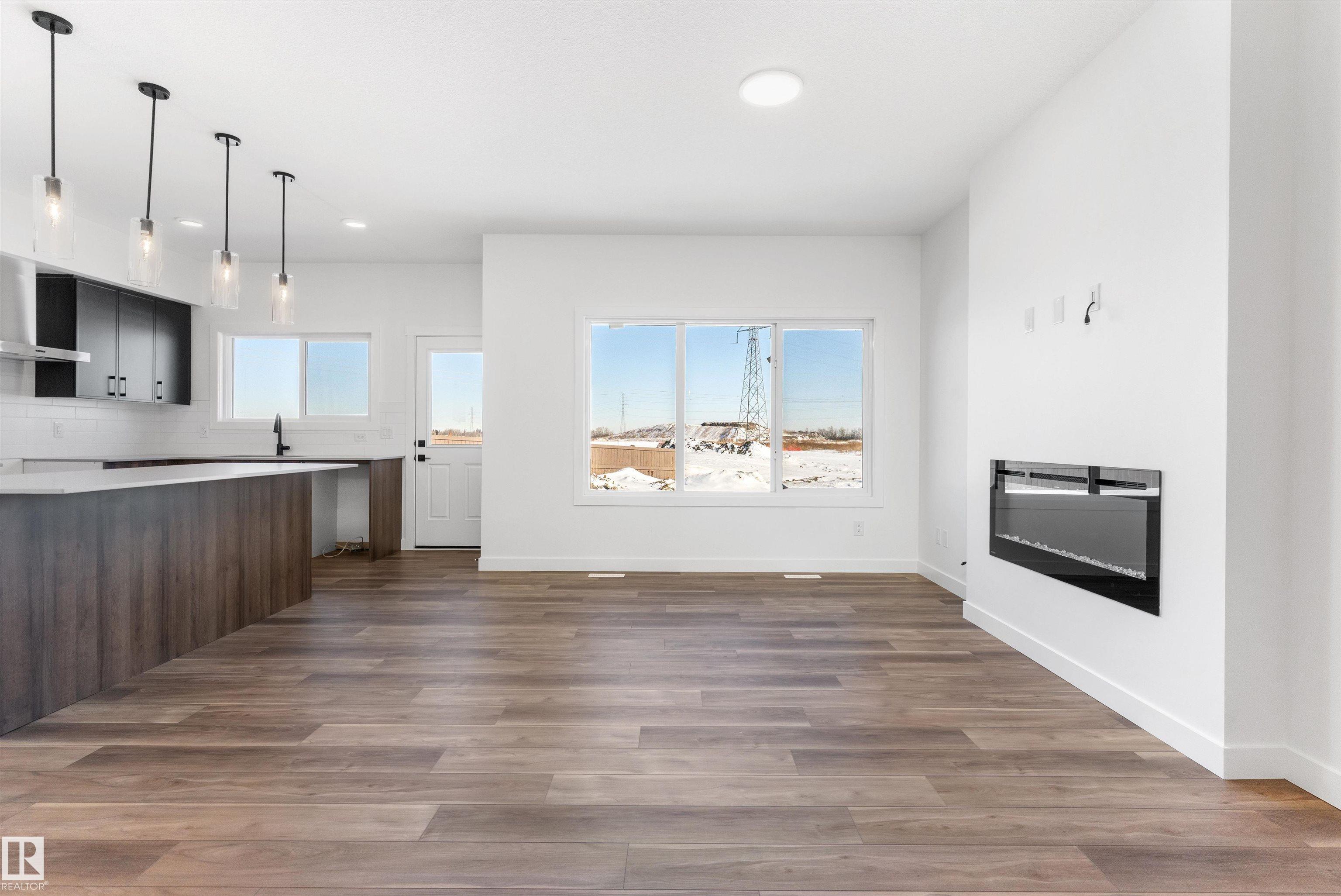 https://zimg.paragon.ice.com/ParagonImages/Property/PM/RAE/225385595/10/0/0/f389acf83bdff134729140fce52b2603/1/7d3861c78d07a52d4b86d6b75fd0a49a/225385595-ac8e4dc0-db2c-4cd5-96ed-d2a2d6287119.JPG