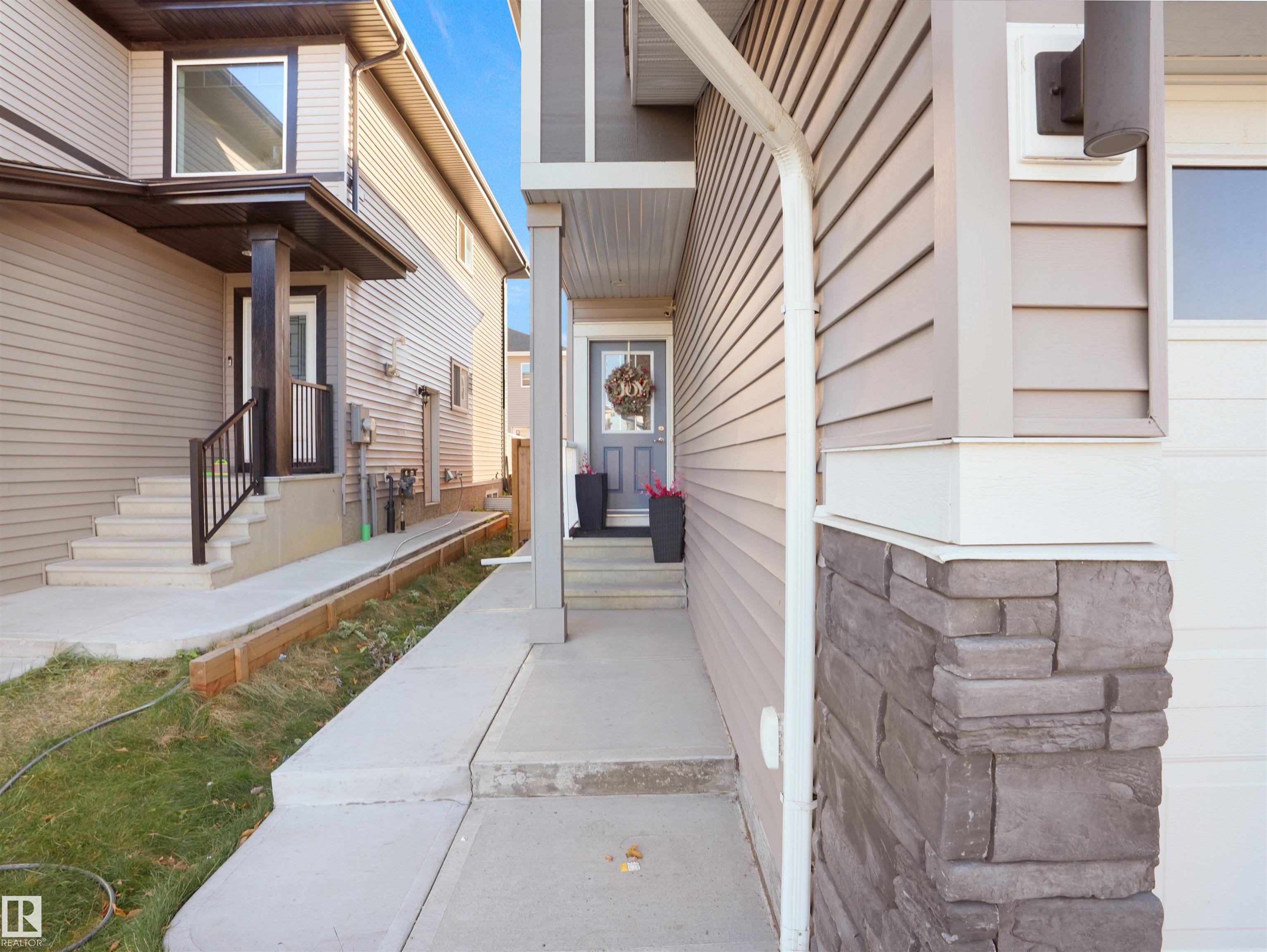 207 41 Avenue NW, Maple Crest, Edmonton