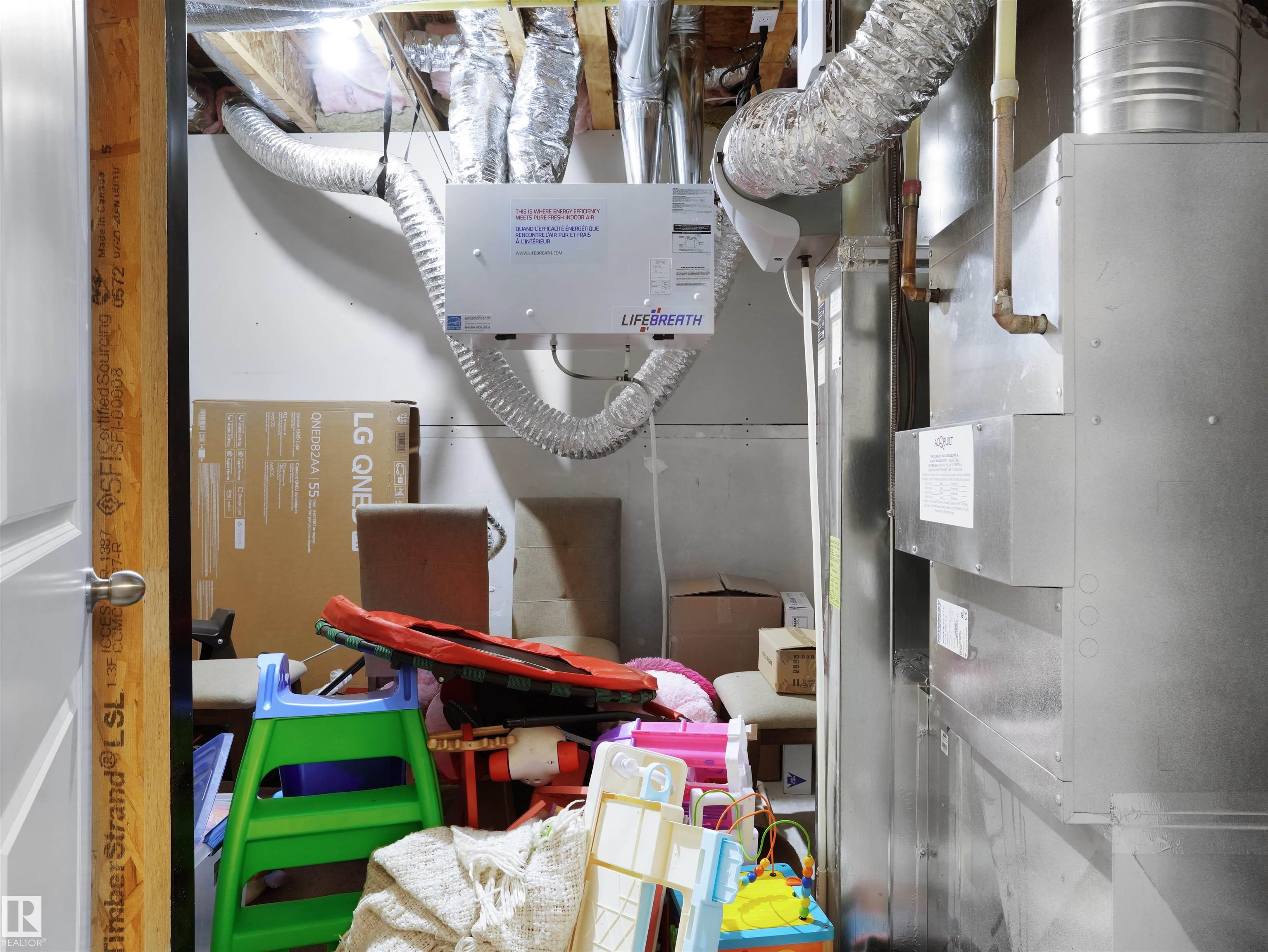 Photo 53 at 207 41 Avenue NW, Maple Crest, Edmonton