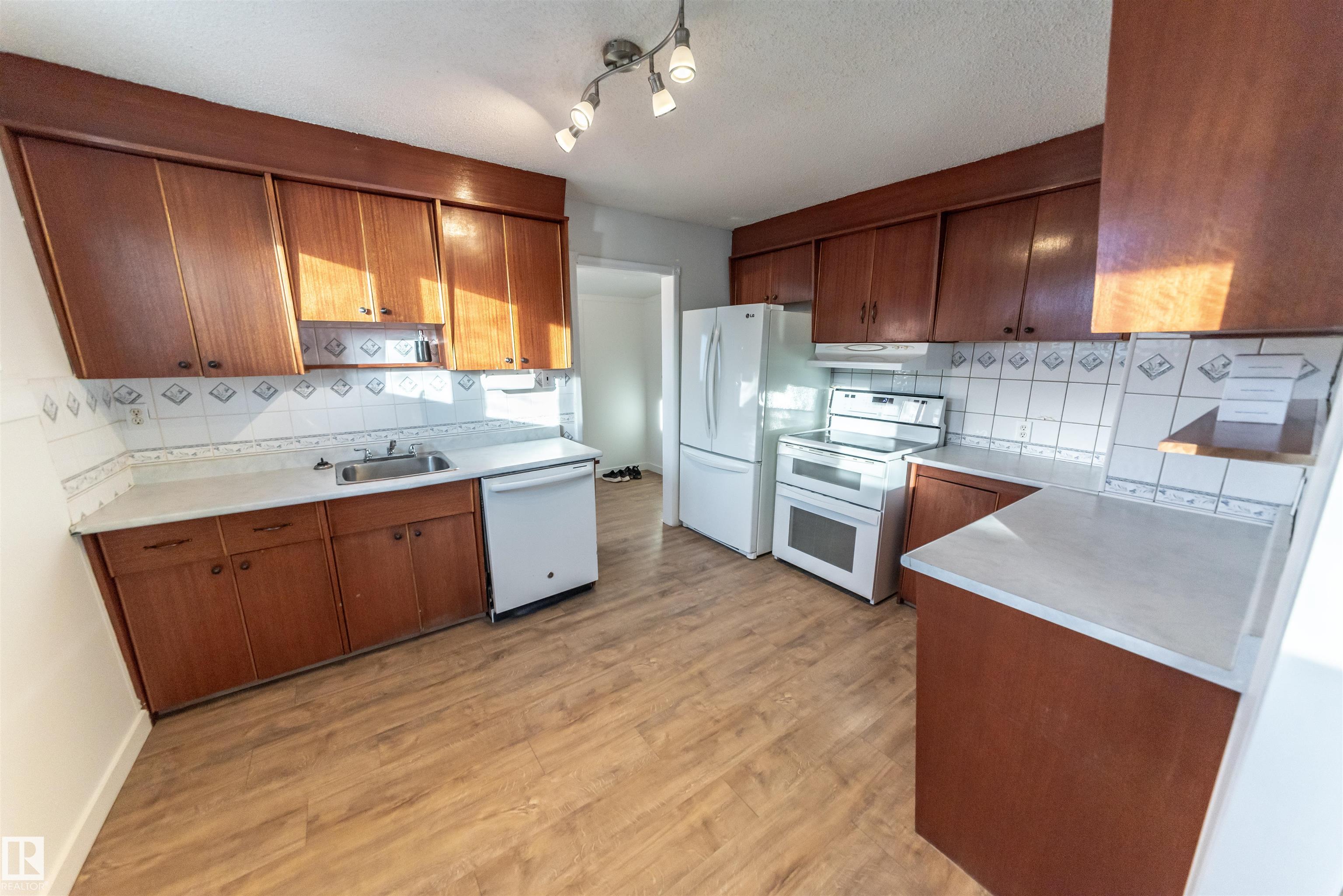 Awesome 1158 sf bungalow, set close to the lake and the golf course in Alberta Beach.  This house is 2 bedrooms plus a huge den, bright big living room, kitchen and 4 pc bath.  Double detached garage also included.  Walking distance to all amenities including the restaurants, post office, library, main beach and shopping,  Only 35 minutes west of Edmonton,  Some upgrades over the last few years include shingles furnace 2 years ago, hot water tank 6 months ago, shingles on garage this past summer, painted throughout.   Great neighbors, good area, easy commute or nice retirement home