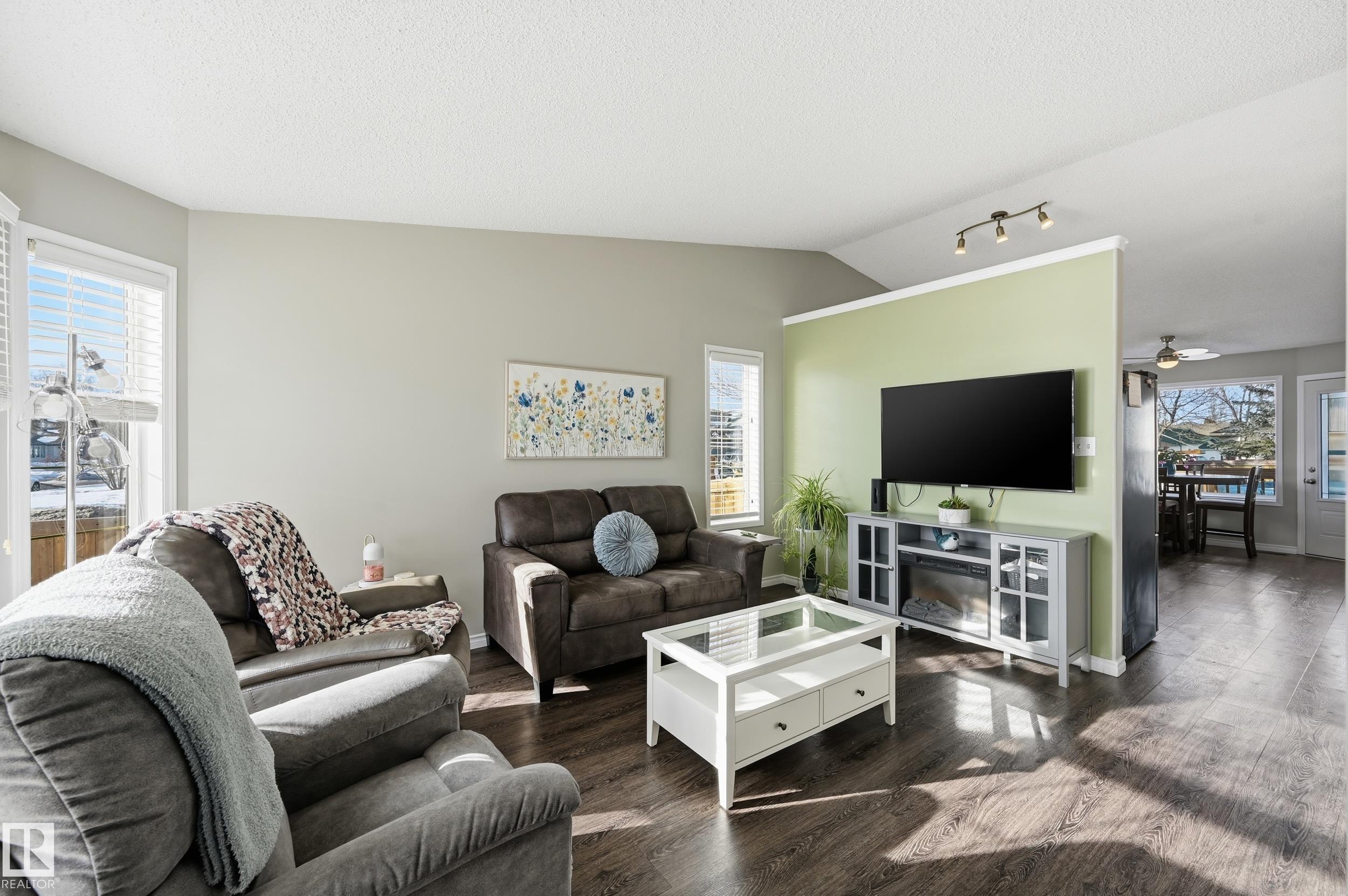 Picture for 2952 39 AV NW