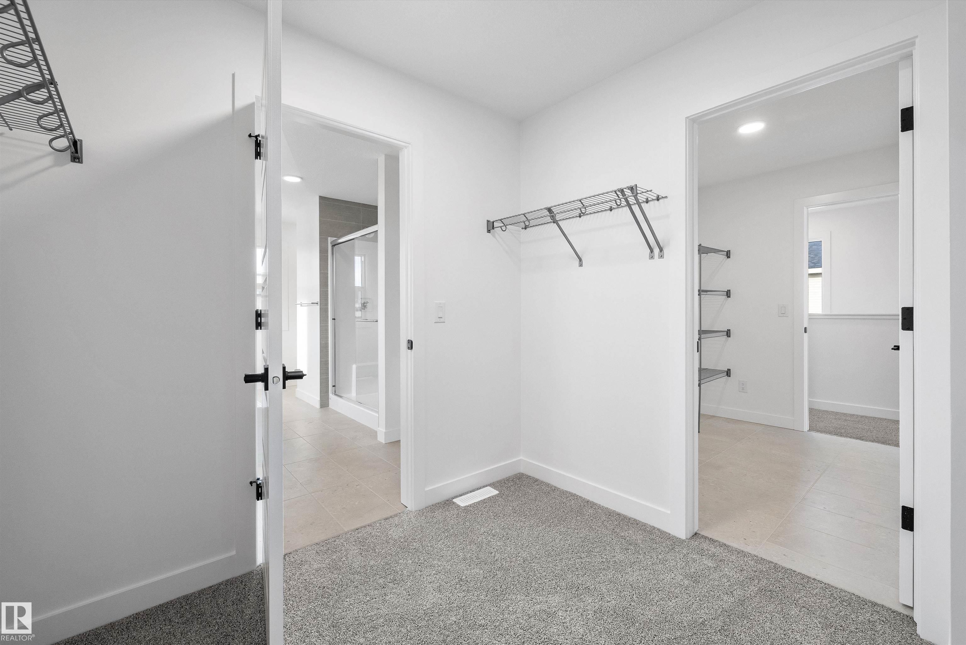 https://zimg.paragon.ice.com/ParagonImages/Property/PM/RAE/225385674/48/0/0/300c753d152ddb4387550b2b23b53ffd/1/1e99ec3beabcfc3b67b74abe85e6c805/225385674-2e788565-861c-4e02-9f19-14137a9060ab.JPG