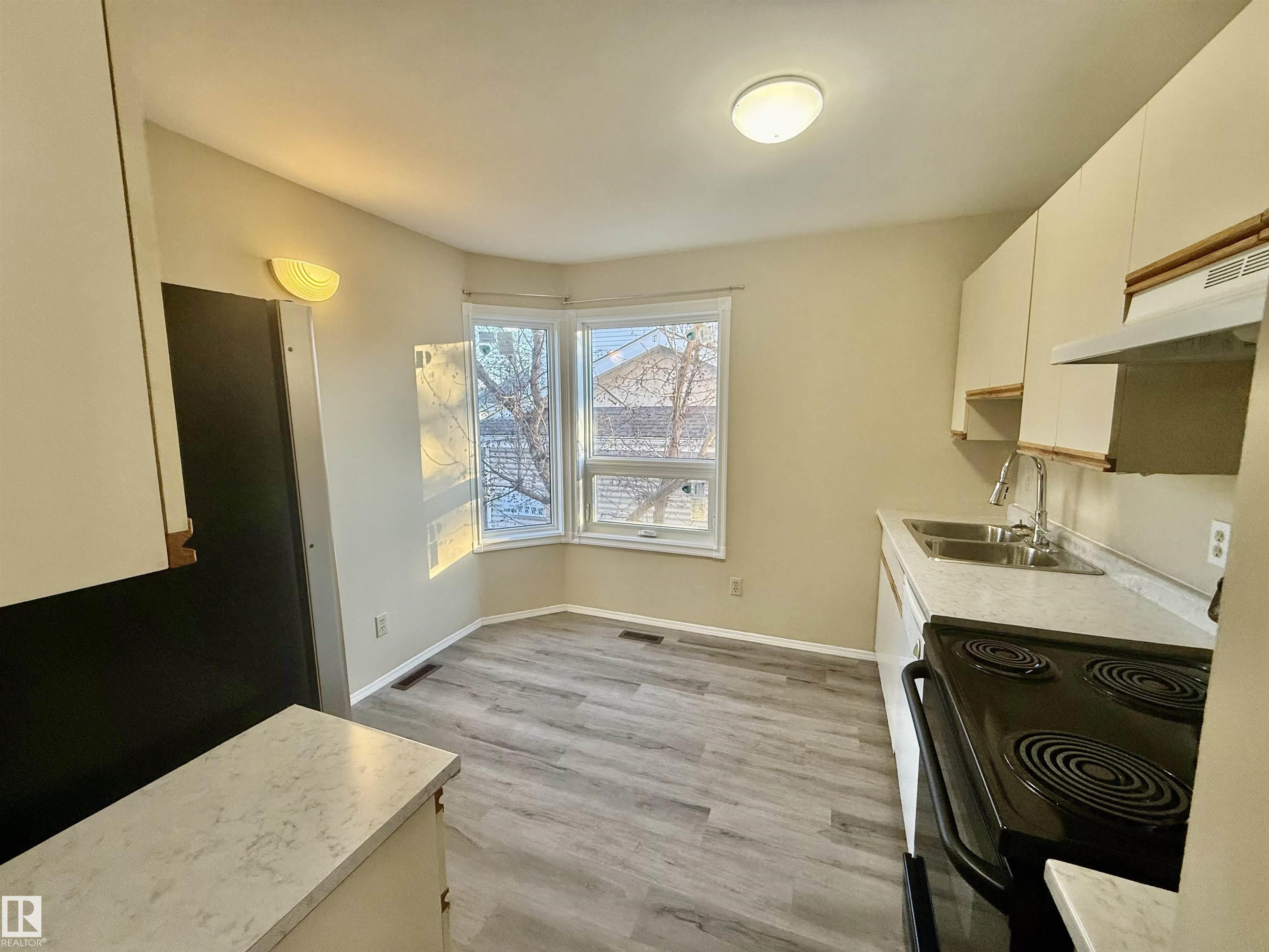 Picture for 10905 74 AV NW