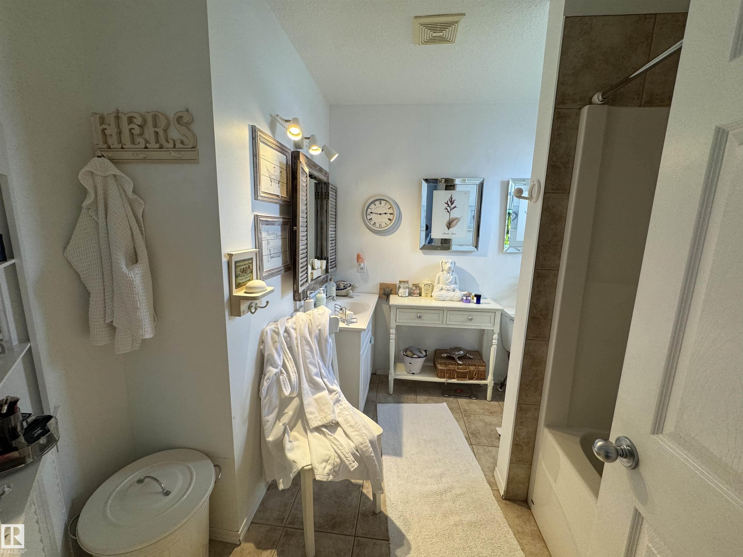 Photo 22 at 208 - 178 Bridgeport Boulevard, Bridgeport, Leduc