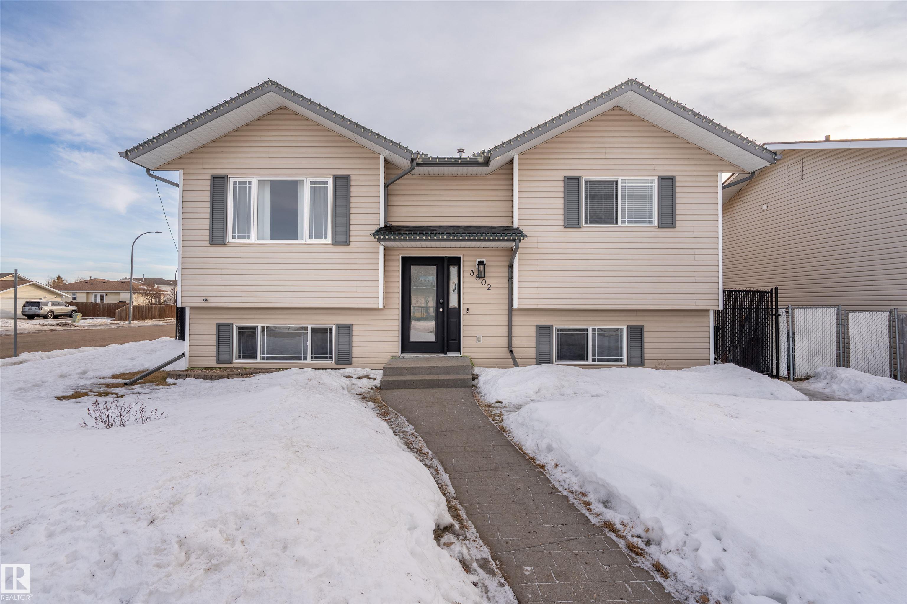 3802 43 Ave, Bonnyville Town - $334,900