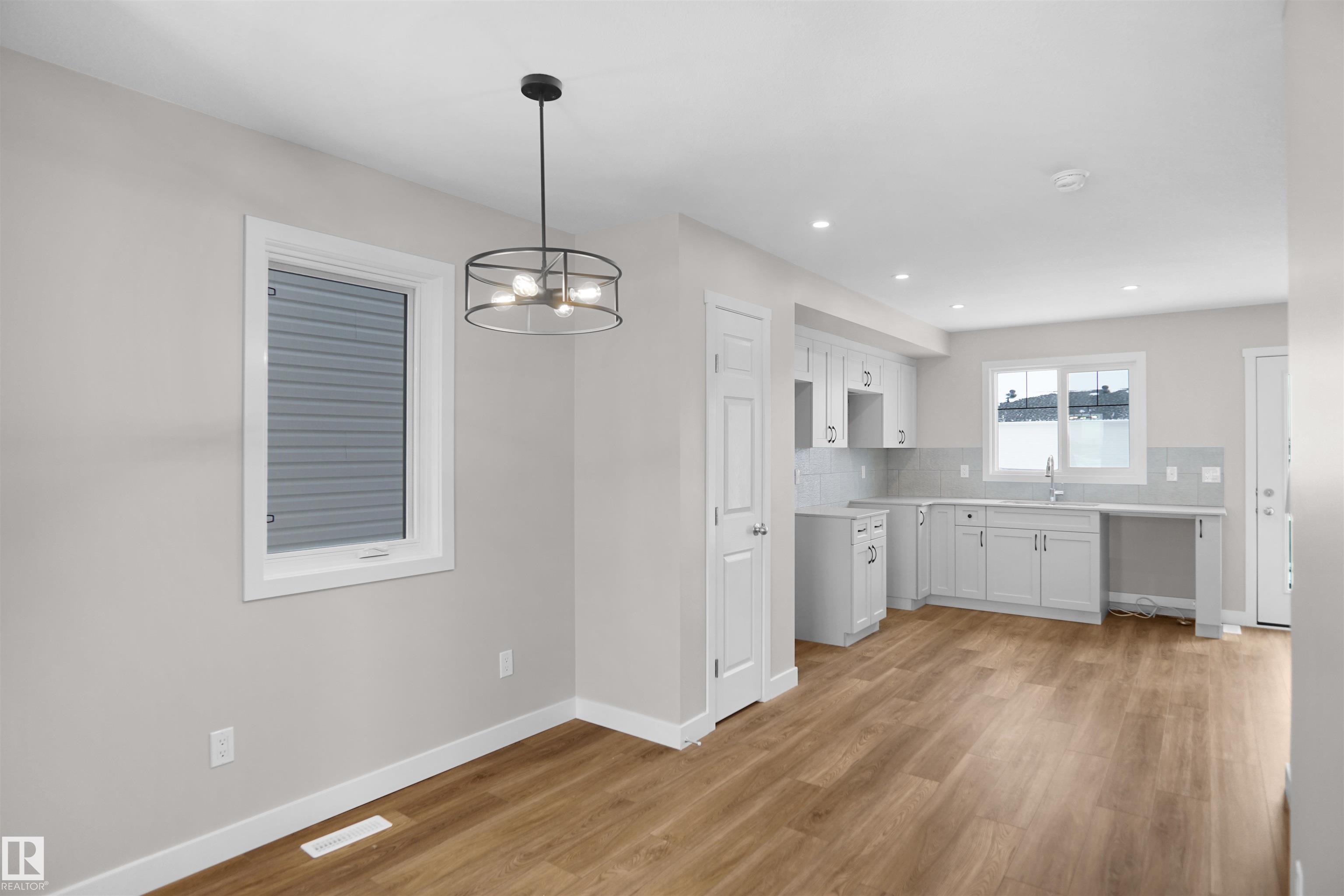 https://zimg.paragon.ice.com/ParagonImages/Property/PM/RAE/225385861/13/0/0/c667bb57691a6577ac5a5faa883e6713/1/5e52ce48969bac14b38acc9391691bd0/225385861-8b277b74-3b6b-4bca-9c02-e7f4b7510844.JPG