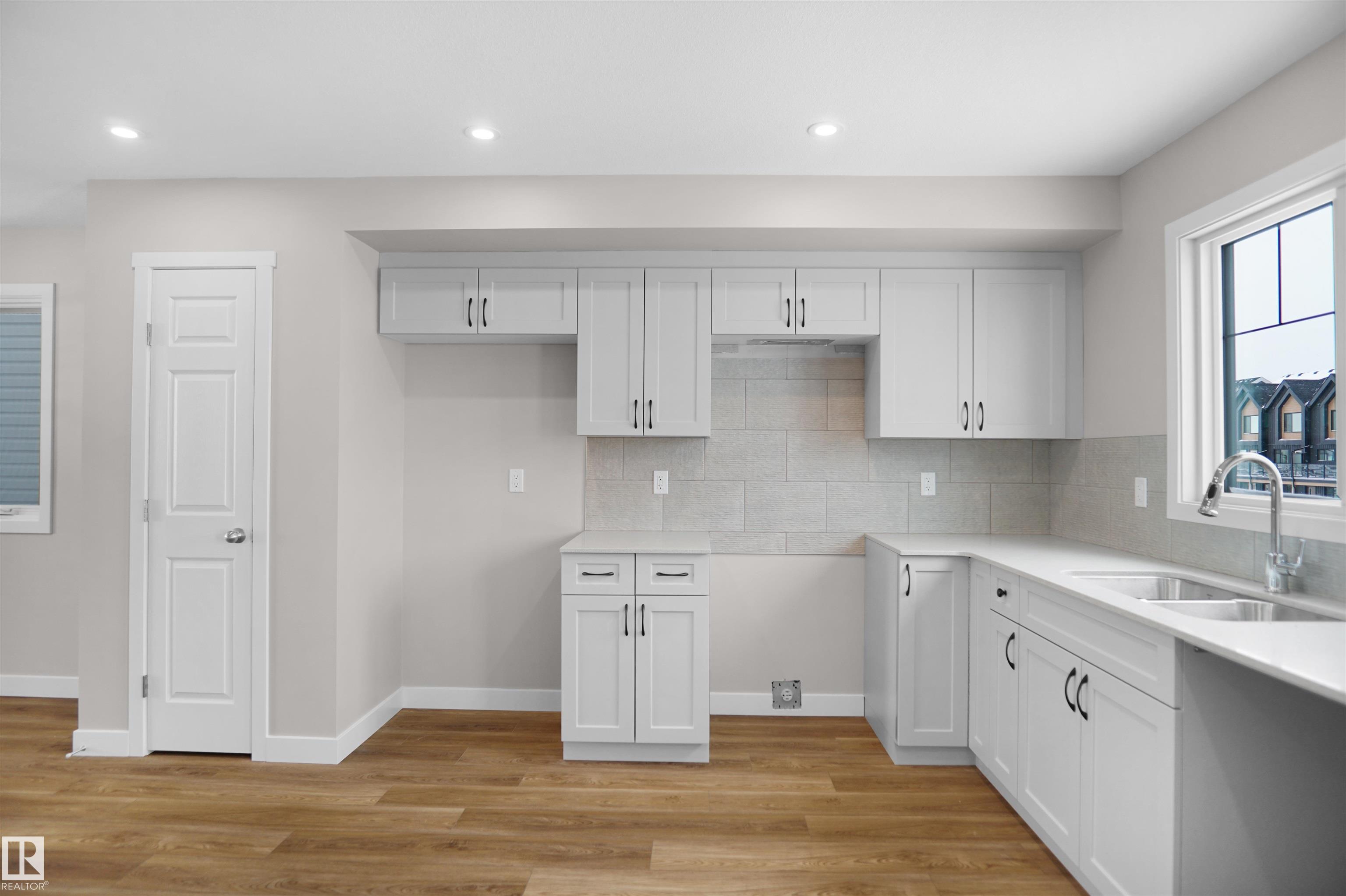 https://zimg.paragon.ice.com/ParagonImages/Property/PM/RAE/225385861/16/0/0/97c56b628ab45b123b770cf2583b363b/1/5e52ce48969bac14b38acc9391691bd0/225385861-e65a3f53-75a7-4bb9-bb1f-8563c59d2753.JPG