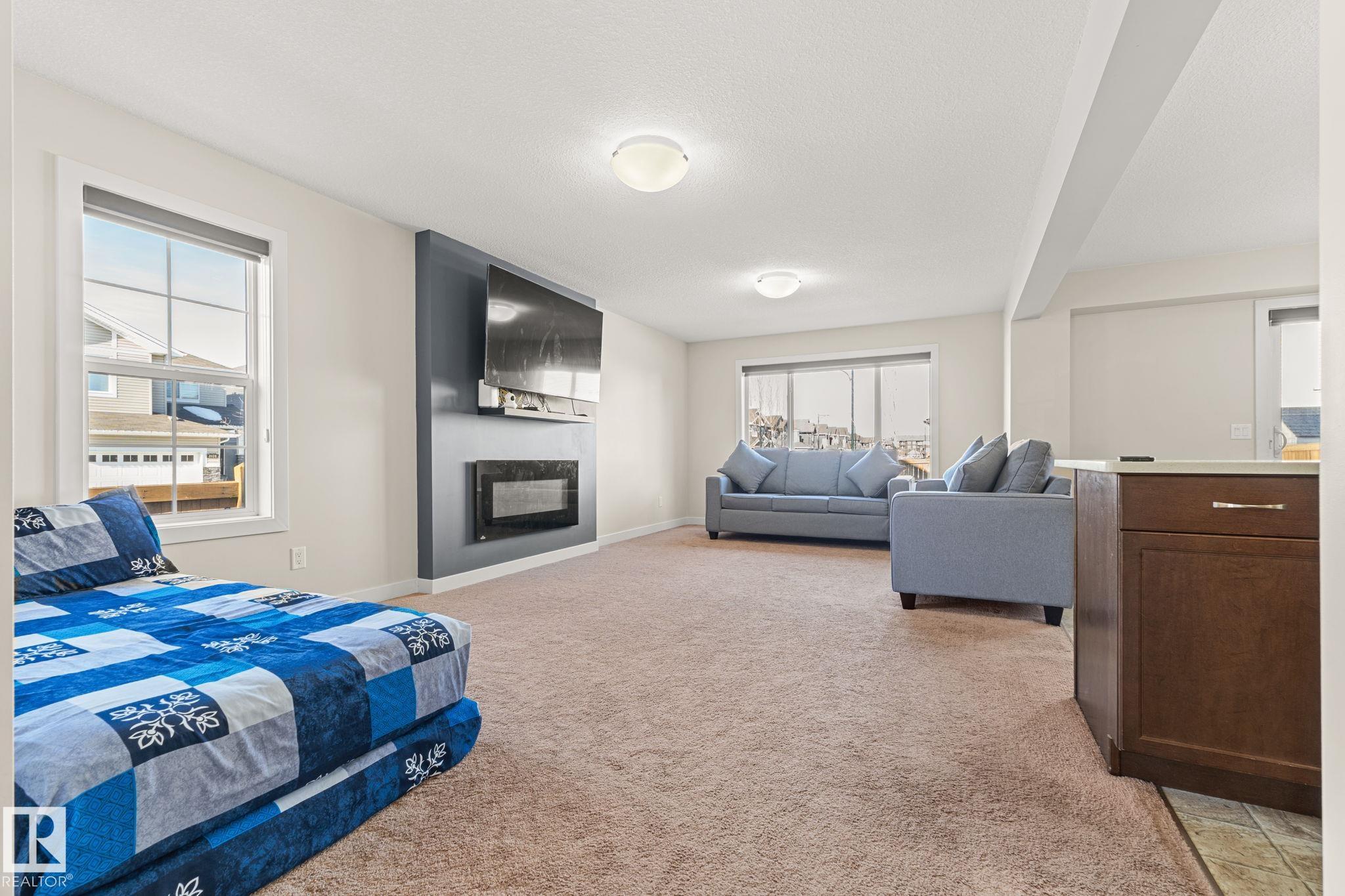 724 40 Avenue NW, Maple Crest, Edmonton