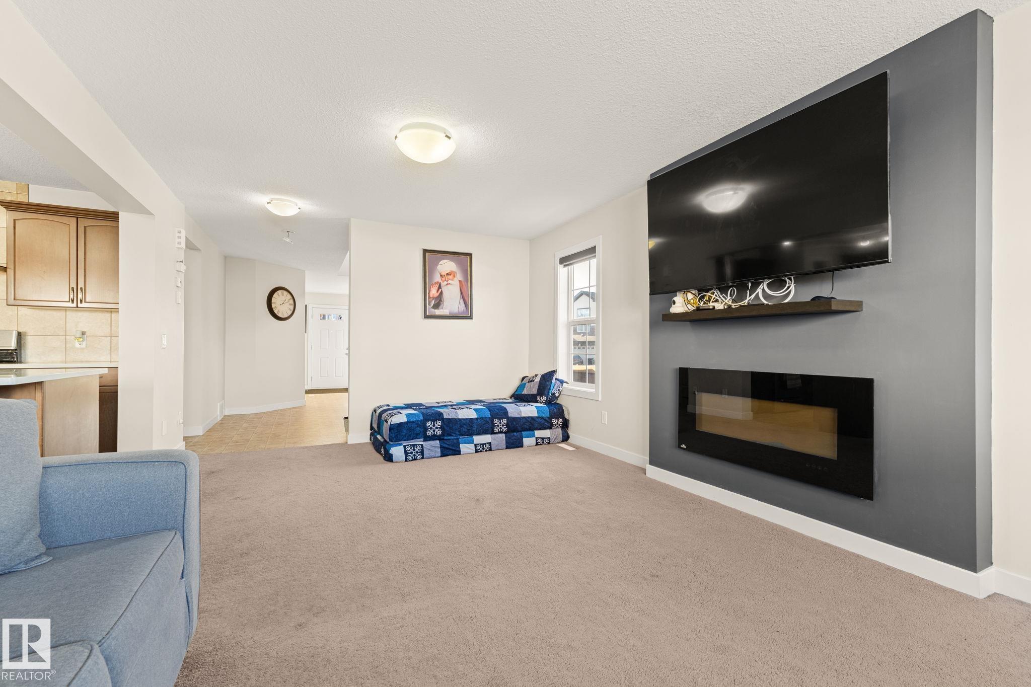 Photo 8 at 724 40 Avenue NW, Maple Crest, Edmonton