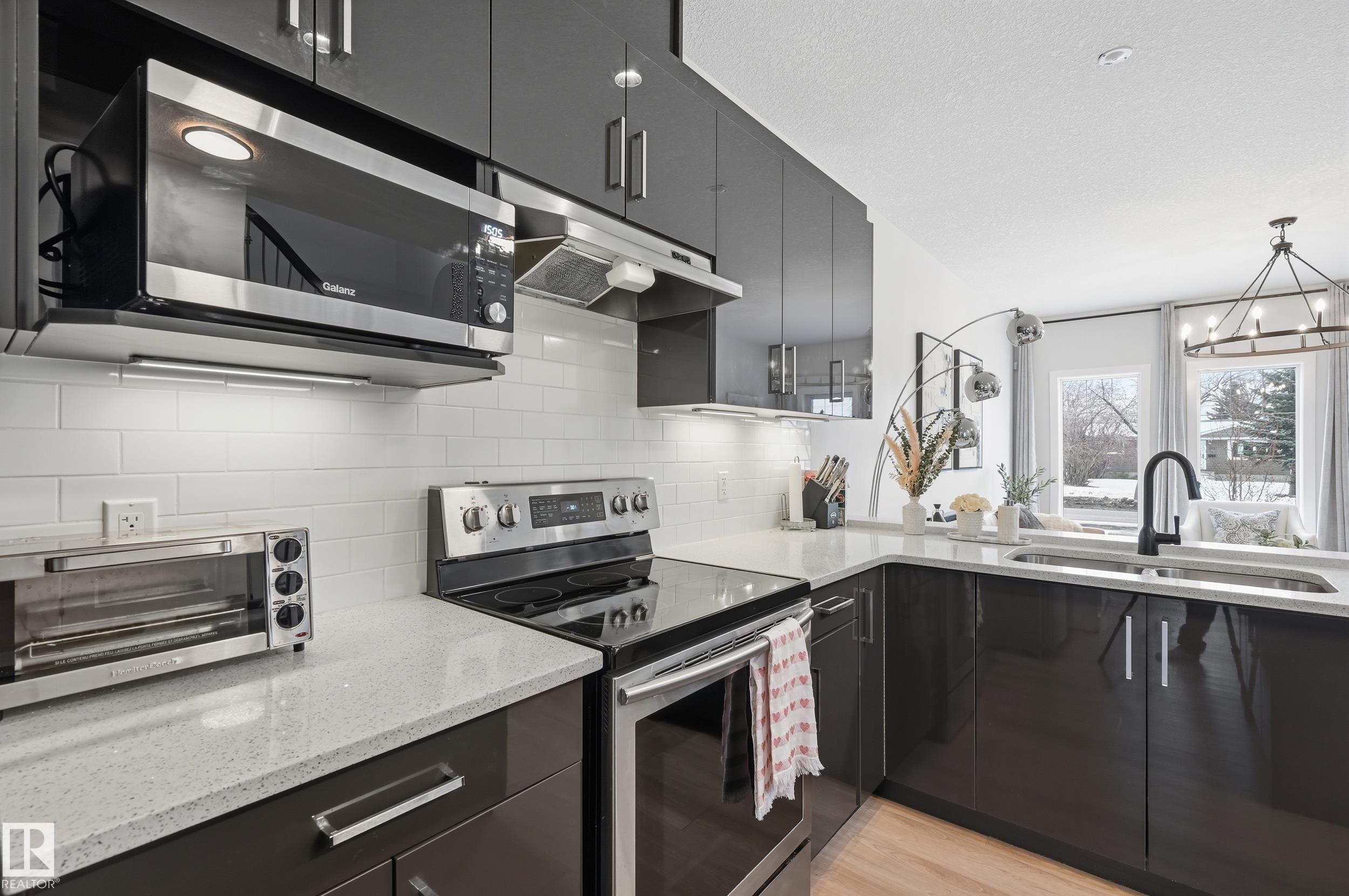 Photo 11 at 10736 149 Street NW, High Park, Edmonton