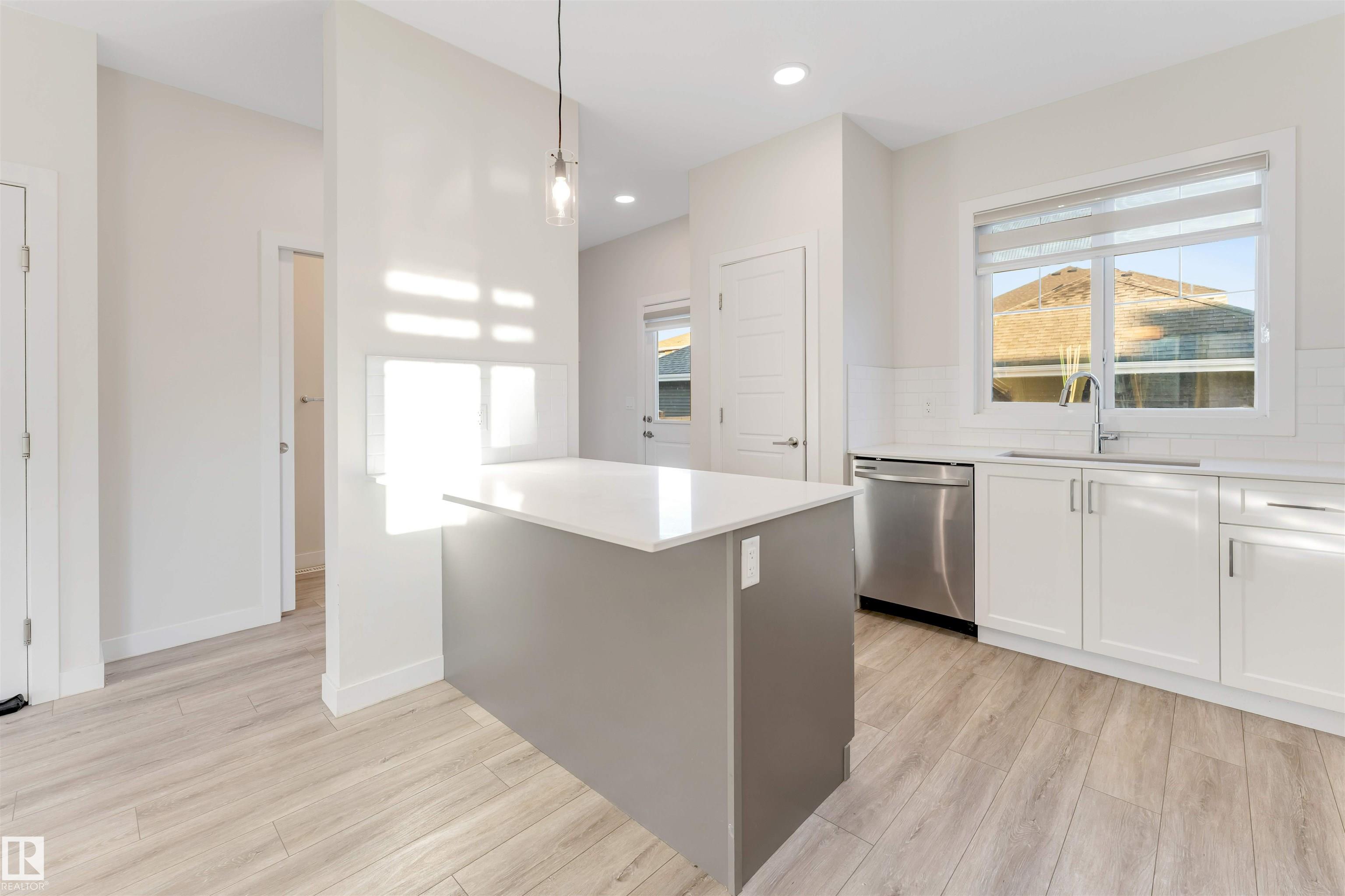 Photo 23 at 560 Glenridding Ravine Drive SW, Glenridding Ravine, Edmonton