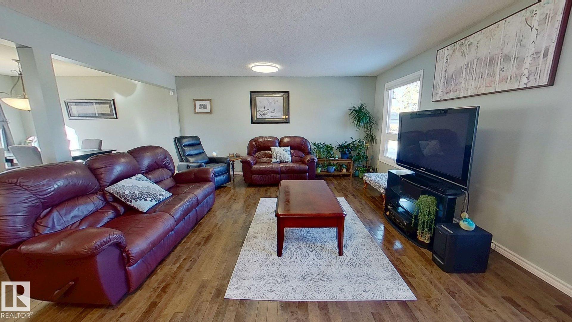 Photo 5 at 7515 10 Avenue NW, Menisa, Edmonton