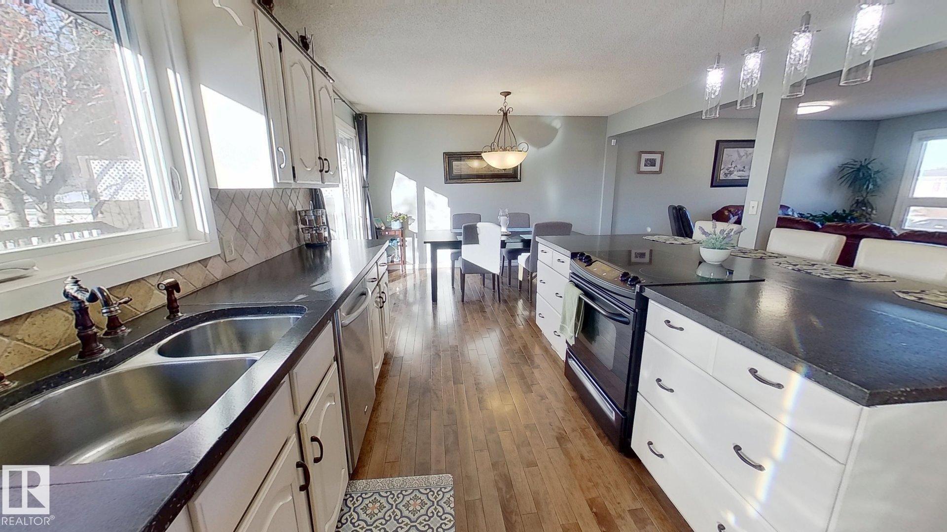 Photo 10 at 7515 10 Avenue NW, Menisa, Edmonton