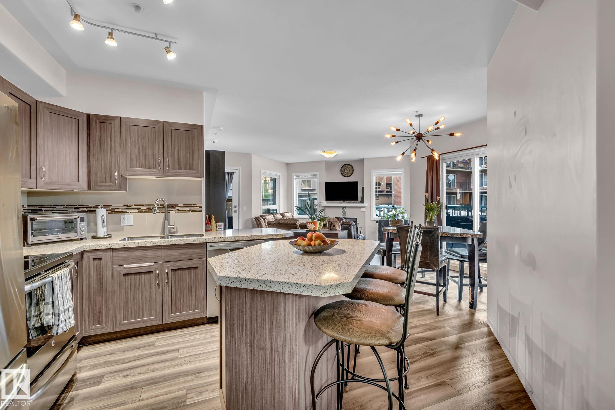 Photo 12 at 104 - 10046 110 Street NW, Wîhkwêntôwin, Edmonton