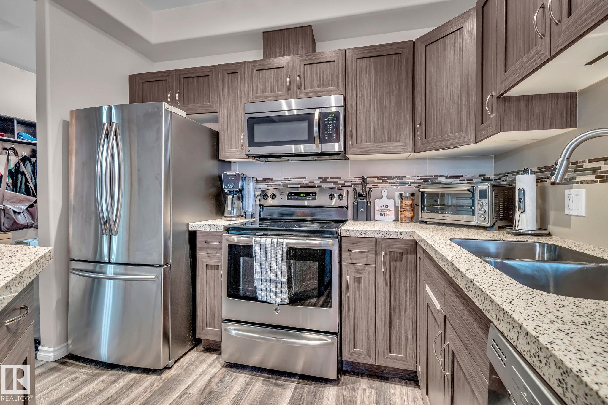 Photo 13 at 104 - 10046 110 Street NW, Wîhkwêntôwin, Edmonton