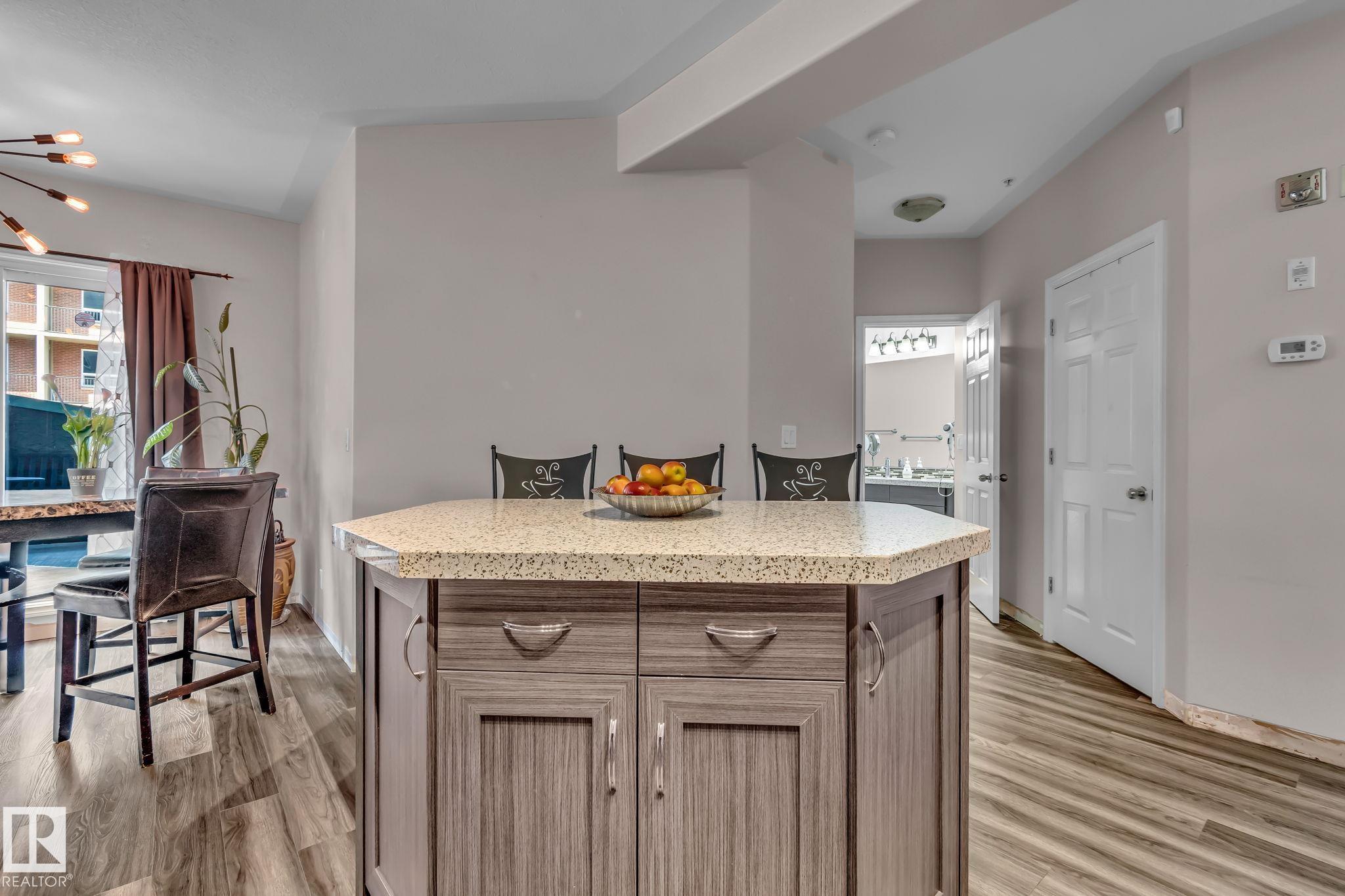 Photo 14 at 104 - 10046 110 Street NW, Wîhkwêntôwin, Edmonton