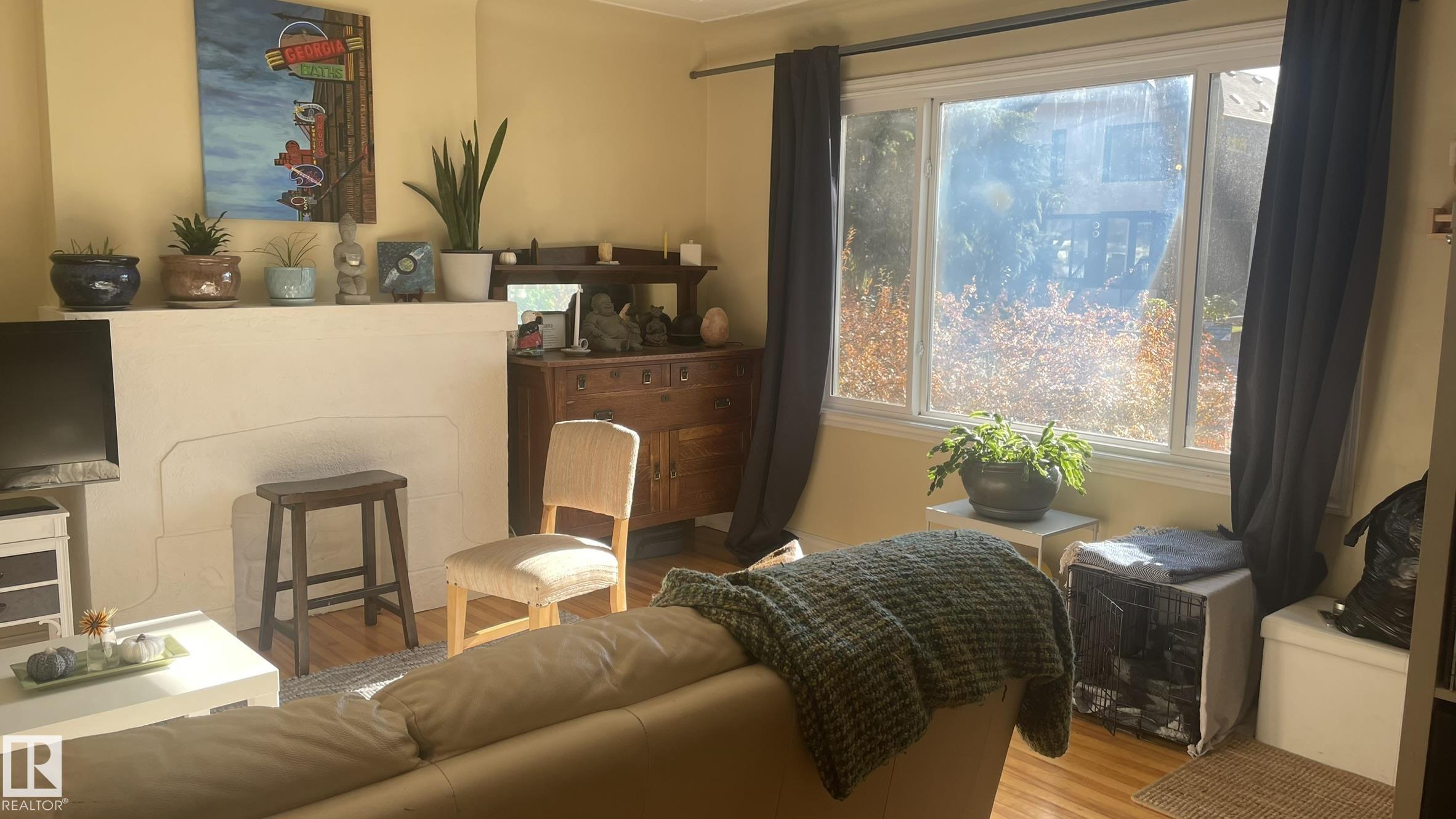 Picture for 10964 74 AV NW