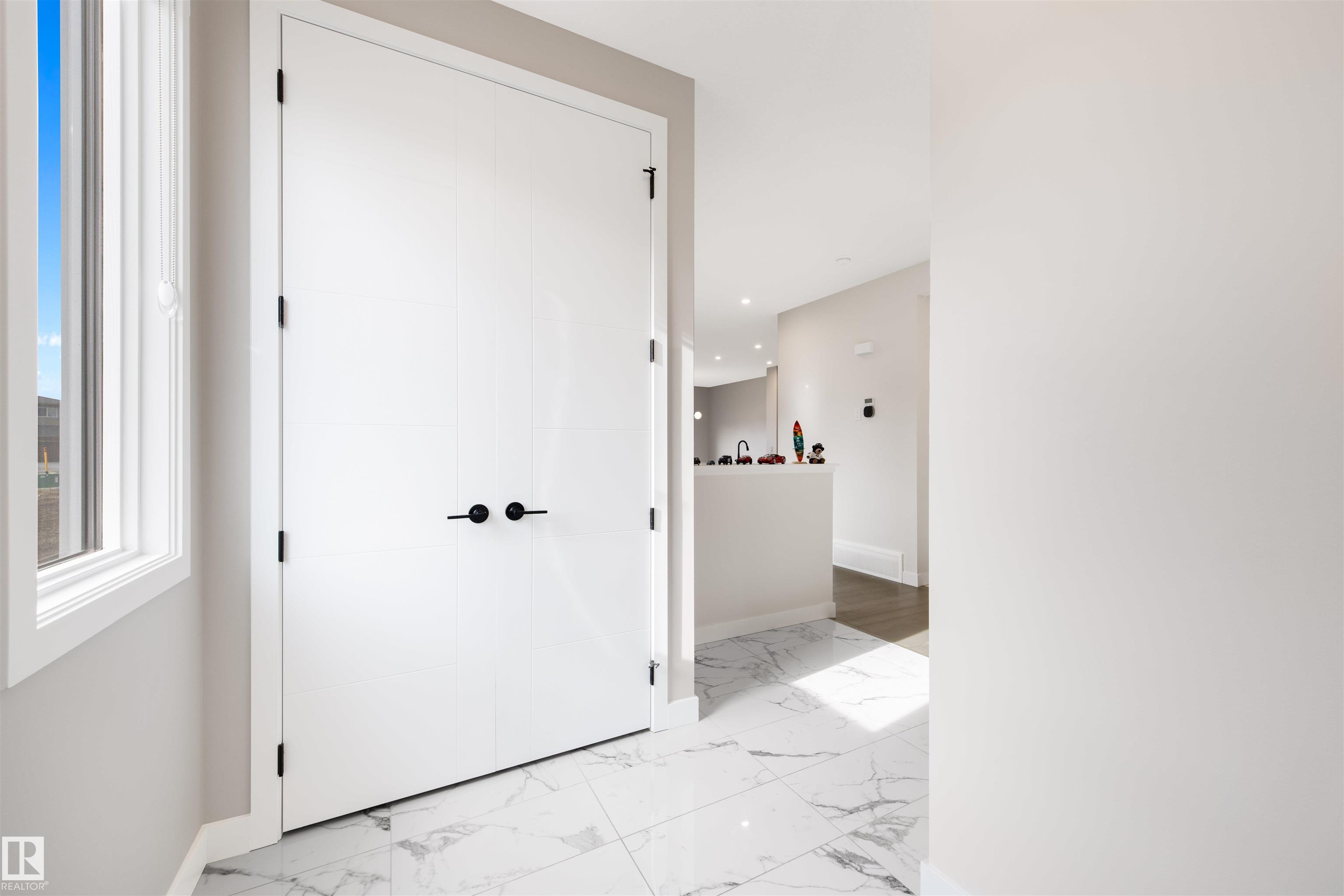 2424 205 Street NW, The Uplands, Edmonton