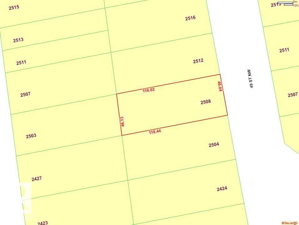 Welcome to this wonderful 1980 bi-level home located in the desirable southside community of Weinlos in Mill Woods. Situated on a 46 x 118 ft. lot, this property offers excellent access to LRT transit, Grey Nuns Community Hospital, schools, parks, and nearby shopping districts.This home features attractive curb appeal with a stucco and board exterior, along with front driveway access to an oversized single garage.The main floor greets you with a bright and spacious living room, functional kitchen, two generous-sized bedrooms, and a 4-piece bathroom.The fully developed basement offers large windows that provide an abundance of natural light, a spacious family room, an additional bedroom, a 3-piece bathroom, and a utility/laundry area.The fully fenced backyard includes a deck, making it perfect for outdoor entertaining and relaxing.An excellent opportunity for first-time buyers, families, or investors looking to be part of a well-established and welcoming community.