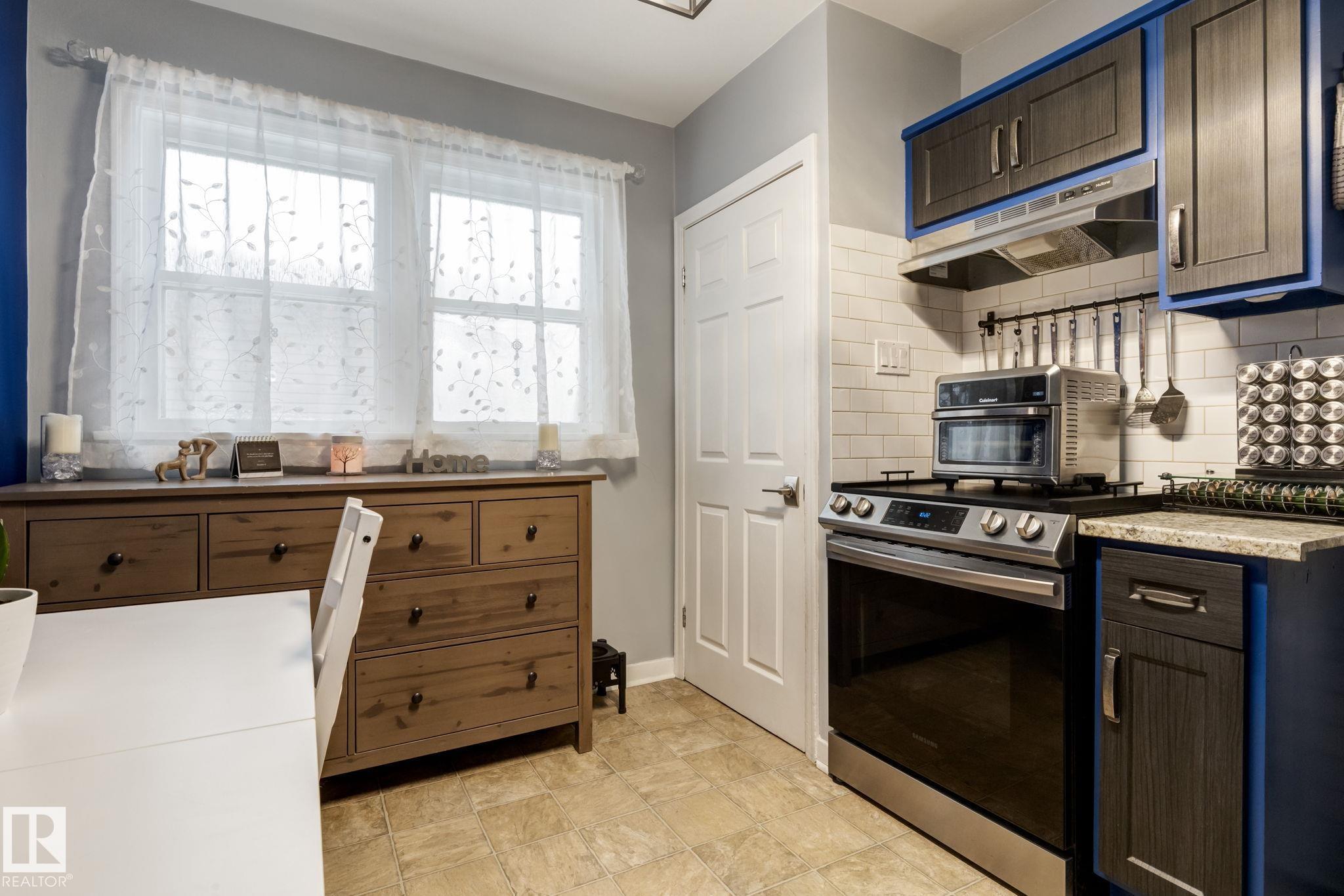 Photo 15 at 11844 96 Street NW, Alberta Avenue, Edmonton