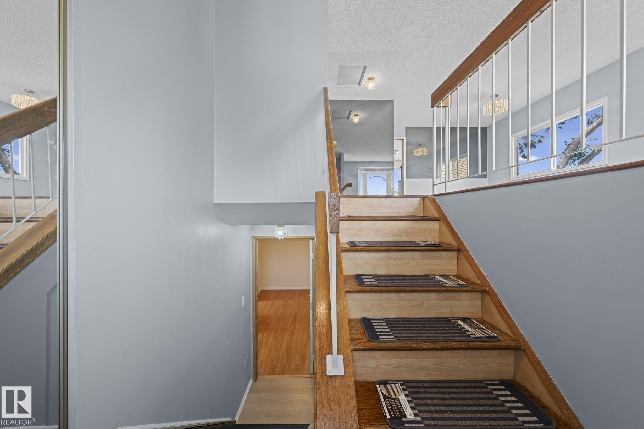 Photo 12 at 10458 14 Avenue NW, Bearspaw, Edmonton