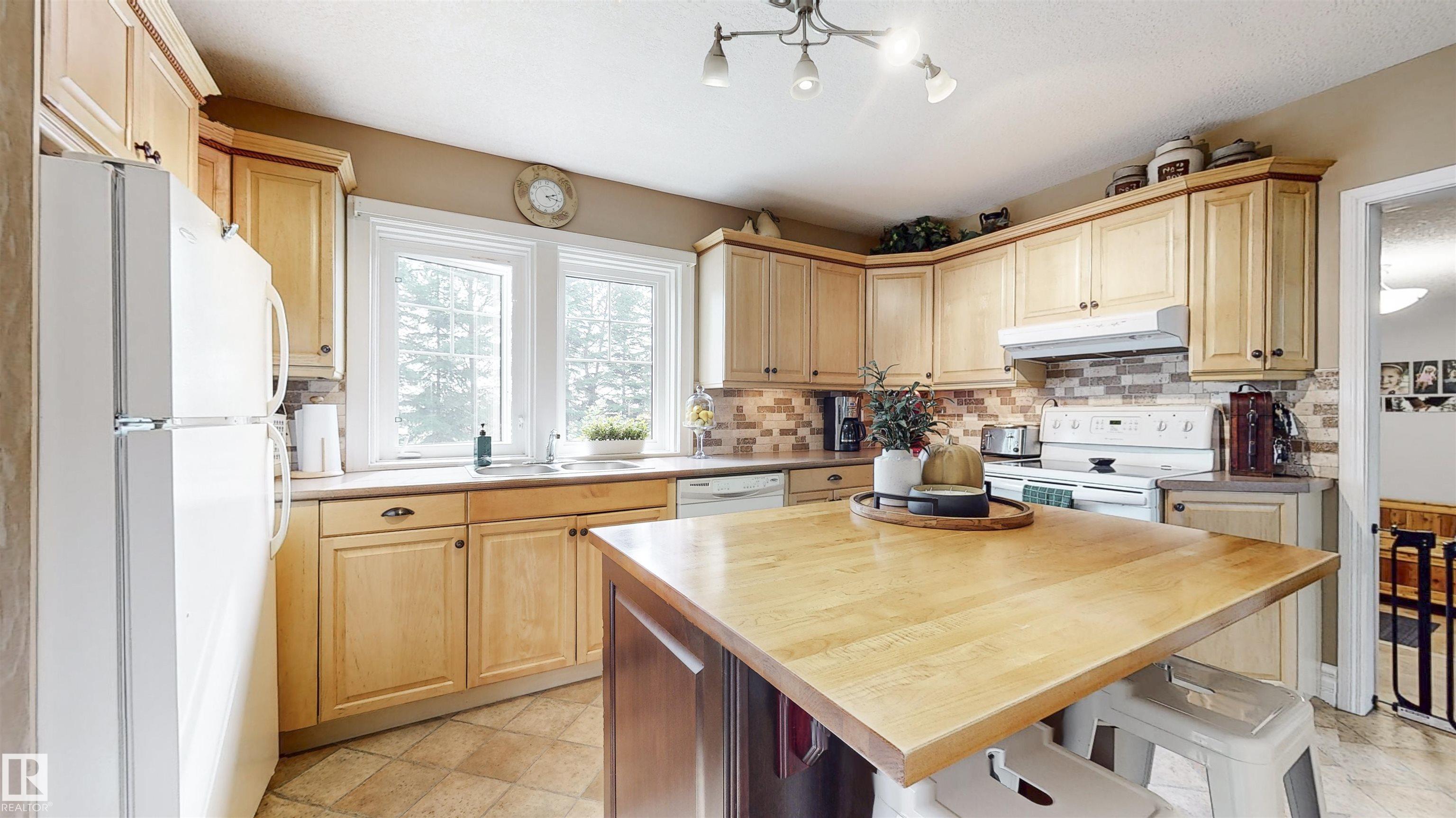 Photo 8 at 53506 Rge Rd 271, None, Rural Parkland County