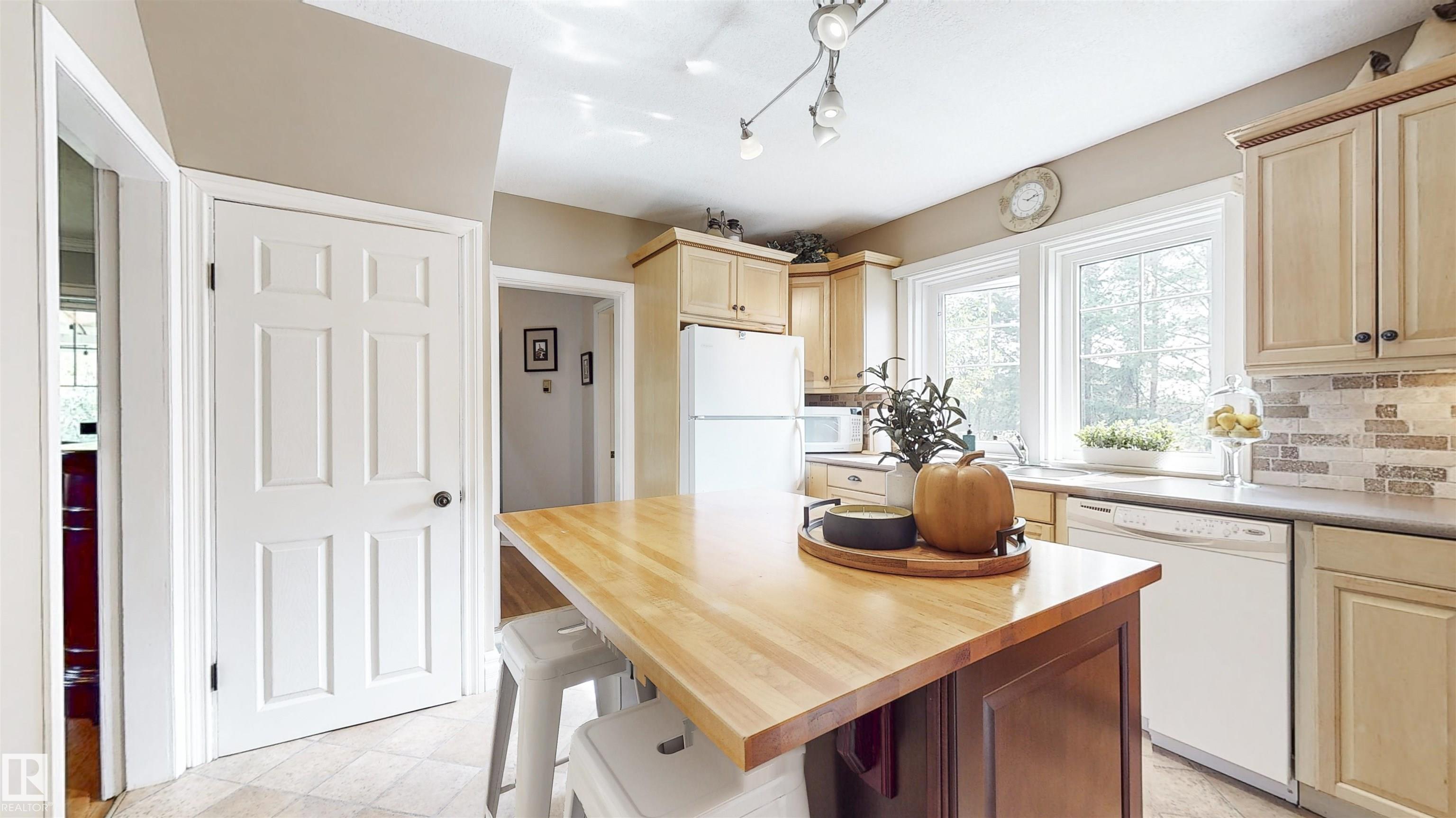 Photo 9 at 53506 Rge Rd 271, None, Rural Parkland County