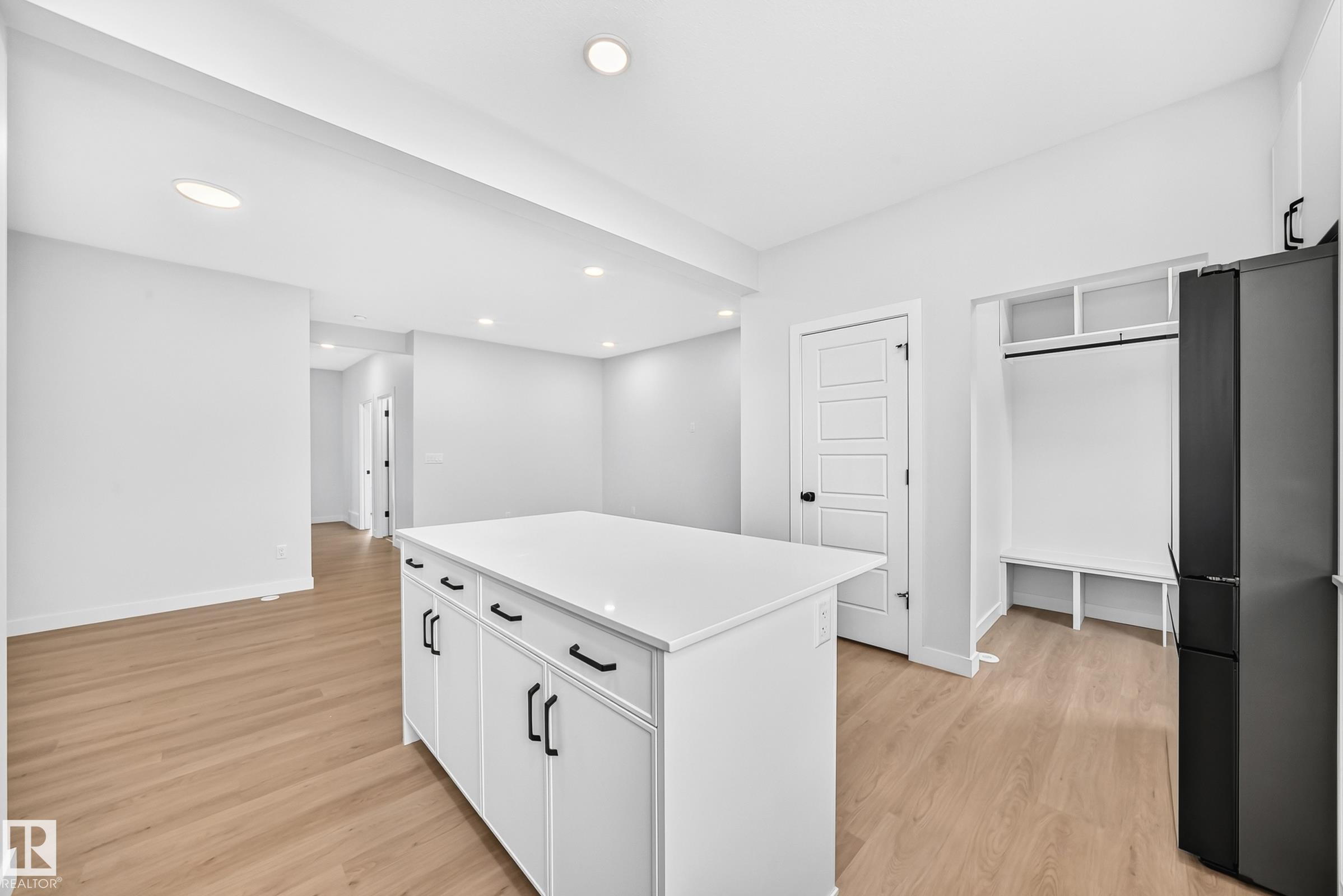 https://zimg.paragon.ice.com/ParagonImages/Property/PM/RAE/225386237/13/0/0/a4dcf5b47e9eb831d0afd696d9f8ddd2/1/cdf1233d1fd6a77a37ec516fa3bcc666/225386237-a68fd457-13a1-445f-91a6-7d50578a3357.JPG